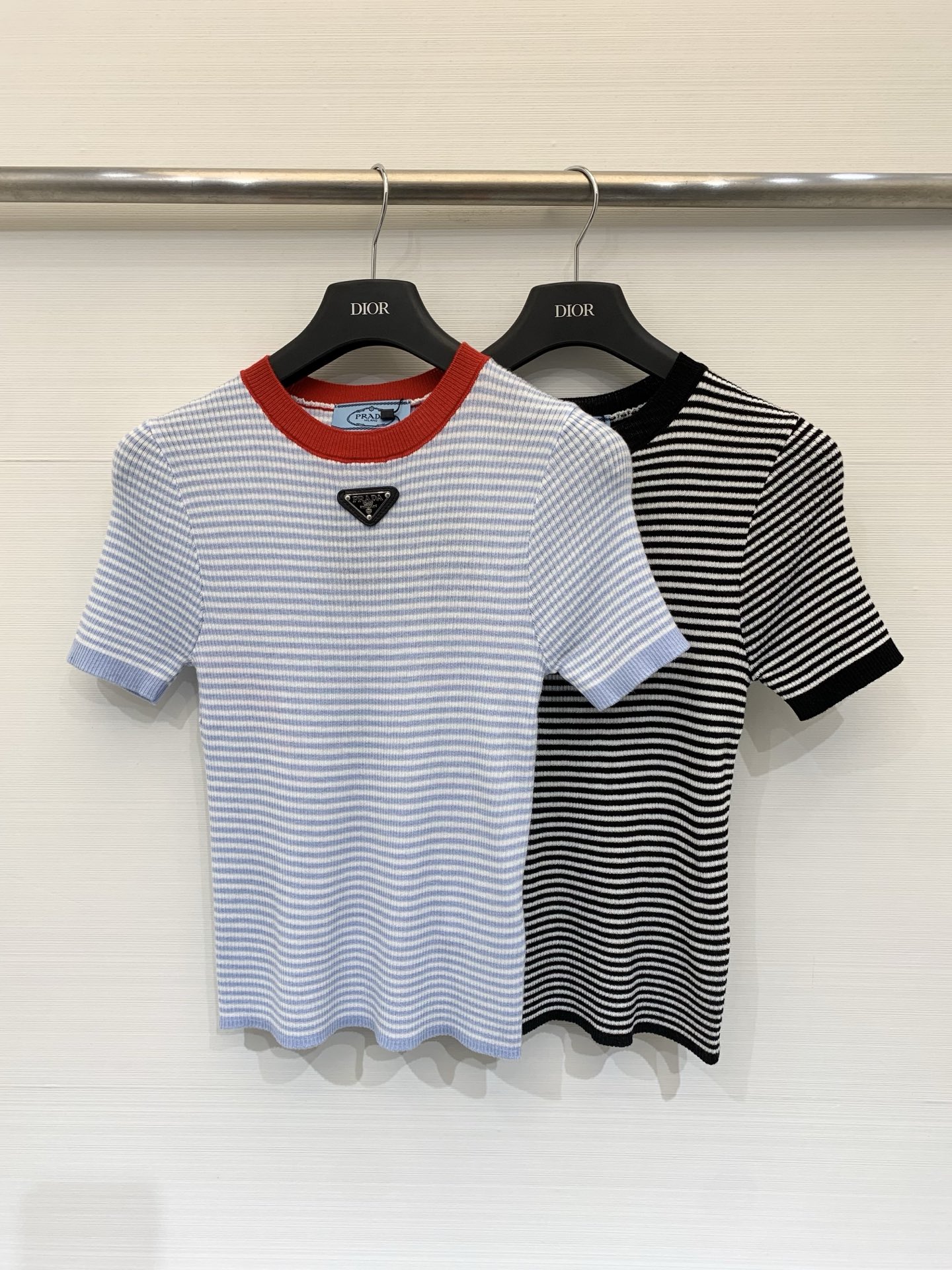 NO:792357,Prada 26 spring and summer new style striped series round neck slim knitted short sleeves classic triangle logo on the chest two-color sml, prada, T-shirt,19860909Prada 26春夏新款 条纹系列 圆领修身针织短袖 胸前经典三角标logo 两色sml,,prada,T-shirt,,Women's clothing