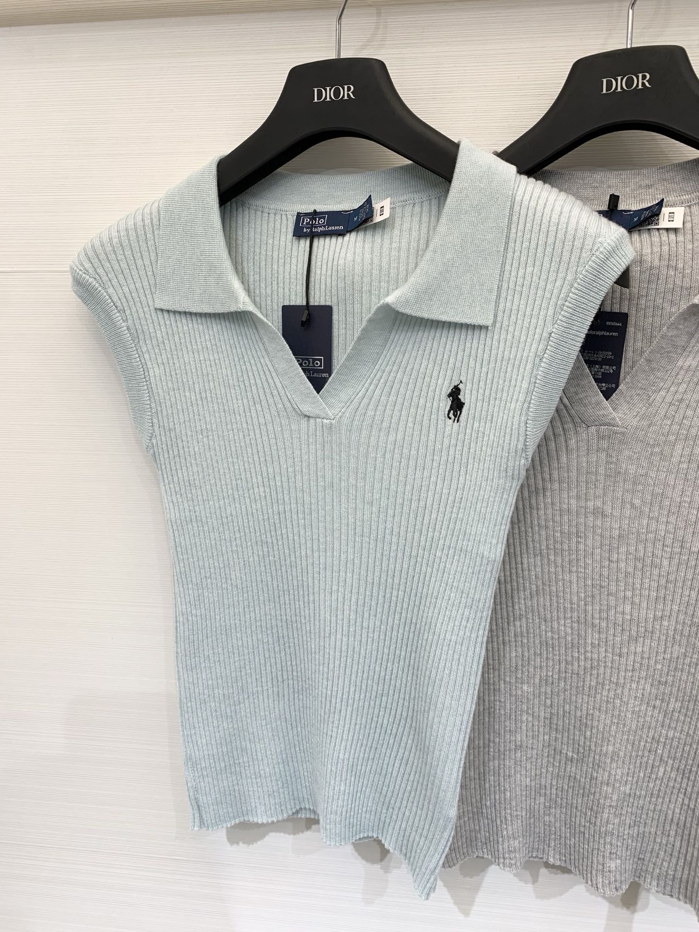 NO:792377,Ralph Lauren 26 new spring/summer Polo V-neck knitted vest, classic pony logo embroidered on the chest, slim fit and easy to shape, a must-have for fair and beautiful women, three-color SML, loro piana,19860909Ralph Lauren 26春夏新款 Polo V领针织背心 胸前刺绣小马经典标识 修身款轻松塑型 白富美必备 三色SML,,loro piana,,Women's clothing