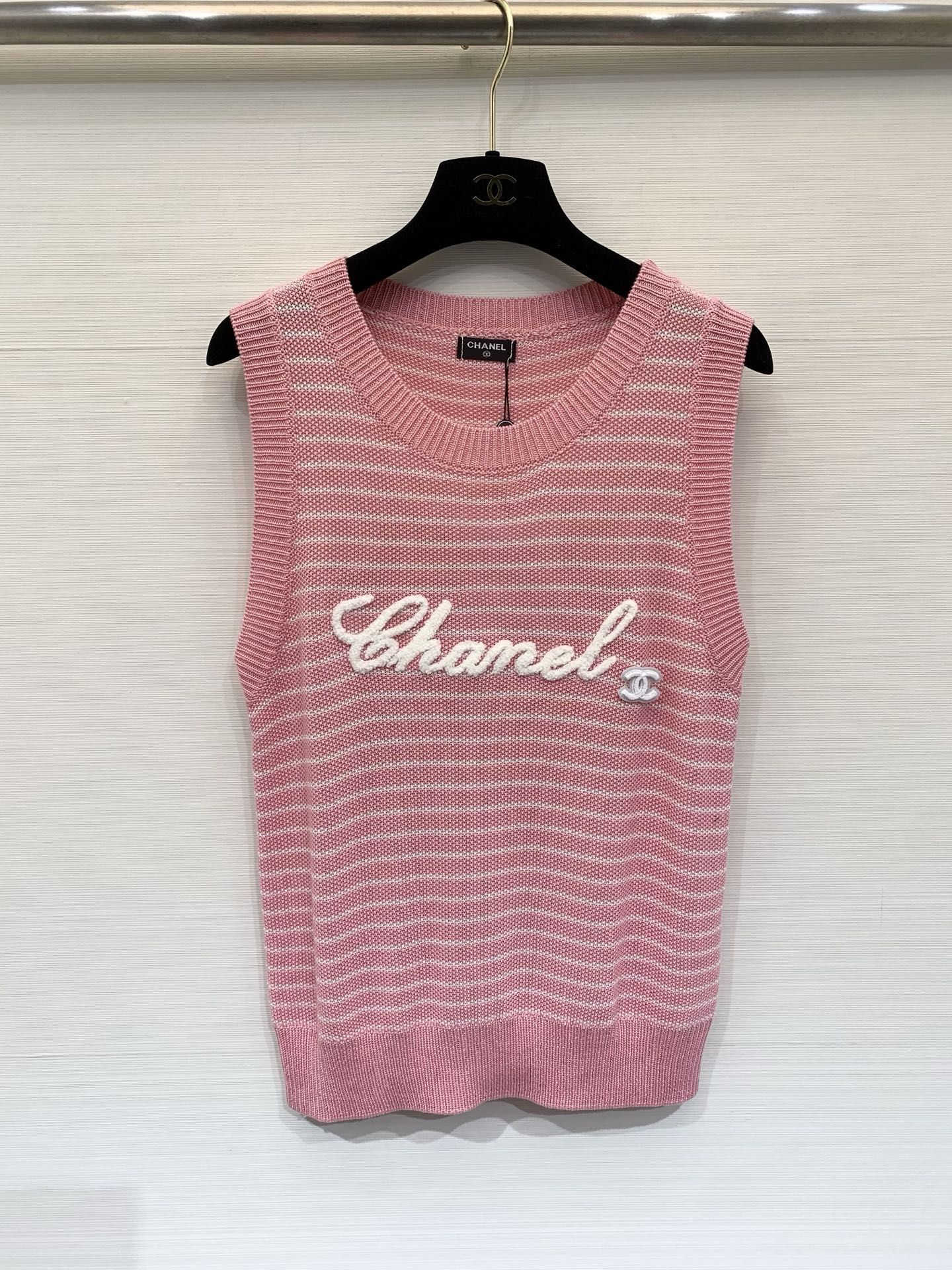 NO:793913,CHANEL 26 Spring and Summer New Series Contrast Color Striped Letters Round Neck Knitted Vest Two-Color SML,,chanel,19860909CHANEL 26春夏新款 系列款 撞色条纹字母圆领针织背心 两色SML,,chanel,,Women's clothing