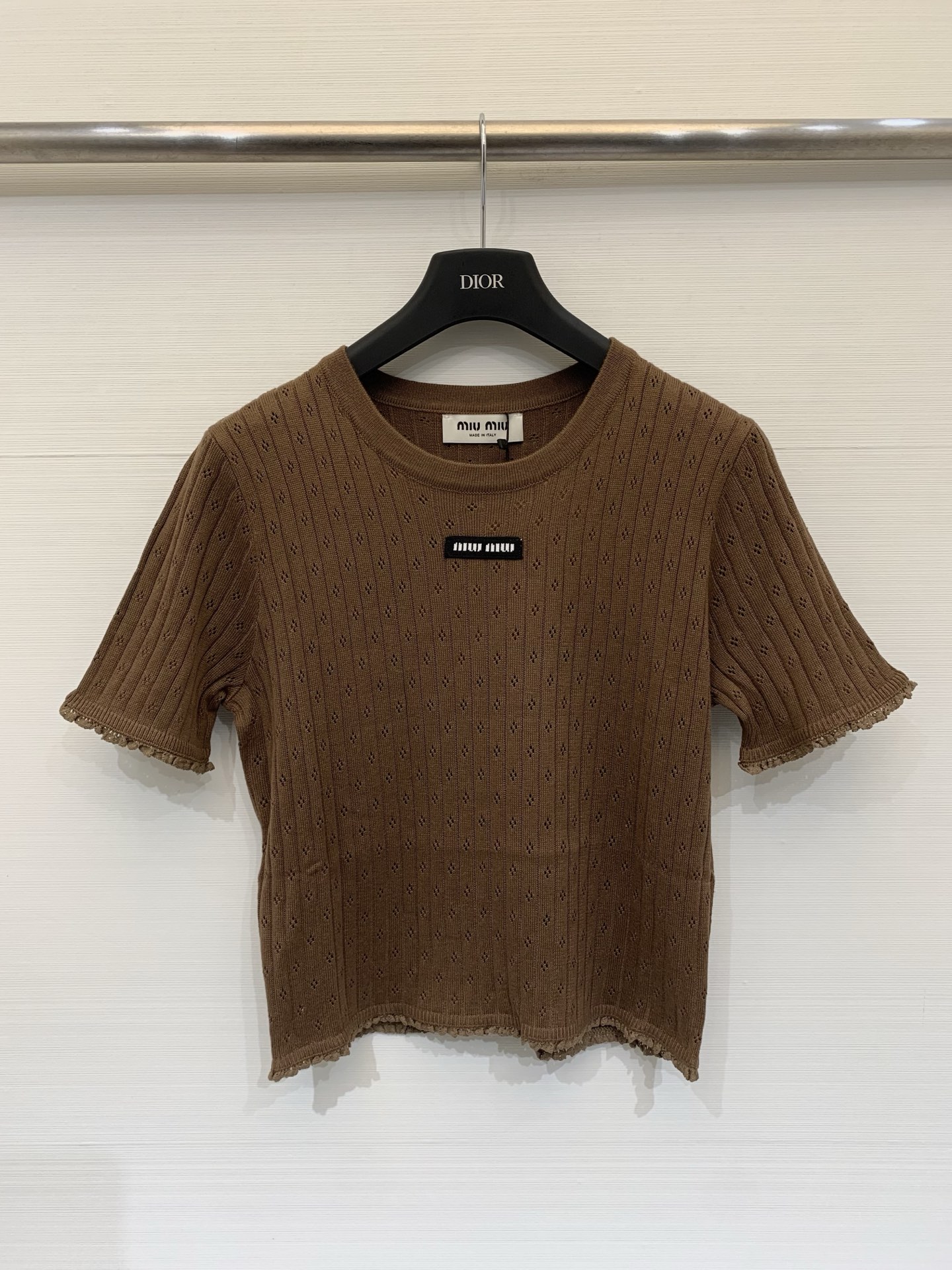 NO:794354,CHANEL 26 spring and summer new model, high collar, short sleeves, logo pattern decoration, series models shipped, upper body with high-end atmosphere, three-color SML, chanel, T-shirt,19860909CHANEL 26春夏新款 高领短袖款 logo图案修饰点缀 系列款出货 上身高级氛围感 三色SML,,chanel,T-shirt,,Women's clothing