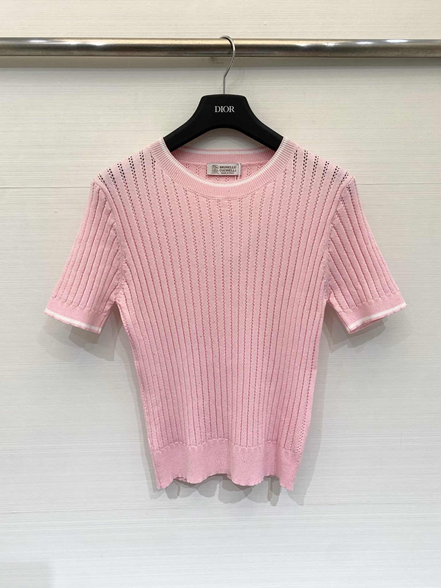 NO:799818,BC 26 new spring and summer style, vertical pattern round neck short-sleeved style, logo pattern decoration, upper body with high-end atmosphere, three-color SML, T-shirt,19860909BC 26春夏新款 竖纹圆领短袖款 logo图案修饰点缀 上身高级氛围感 三色SML,,T-shirt,,Women's clothing