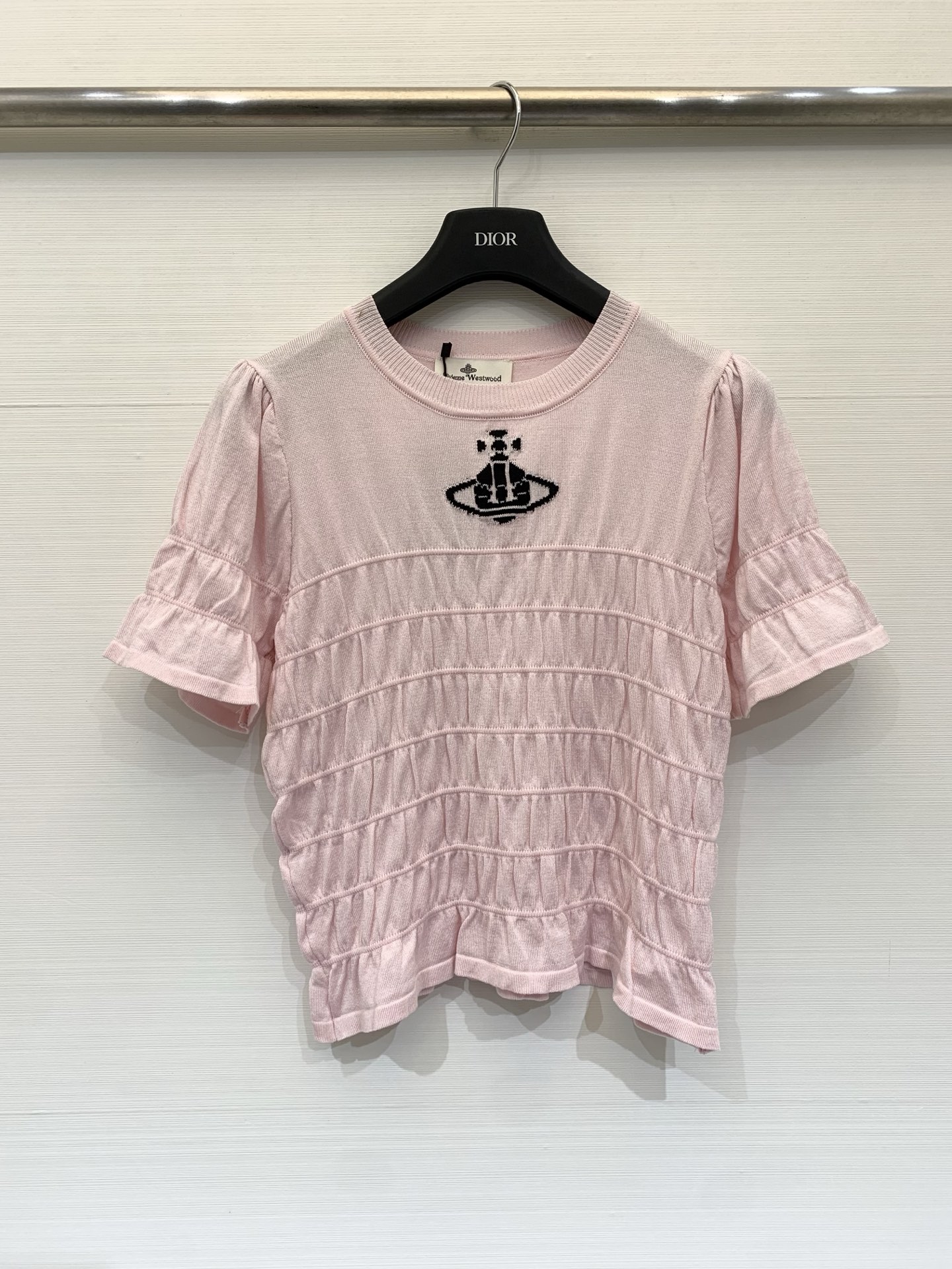 NO:799834,VivienneWestwood 26 spring and summer new style, waist lace short-sleeved style, logo pattern decoration, upper body with high-end atmosphere, two-color SML, T-shirt,19860909VivienneWestwood 西太后 26春夏新款 收腰花边短袖款 logo图案修饰点缀 上身高级氛围感 两色SML,,T-shirt,,Women's clothing
