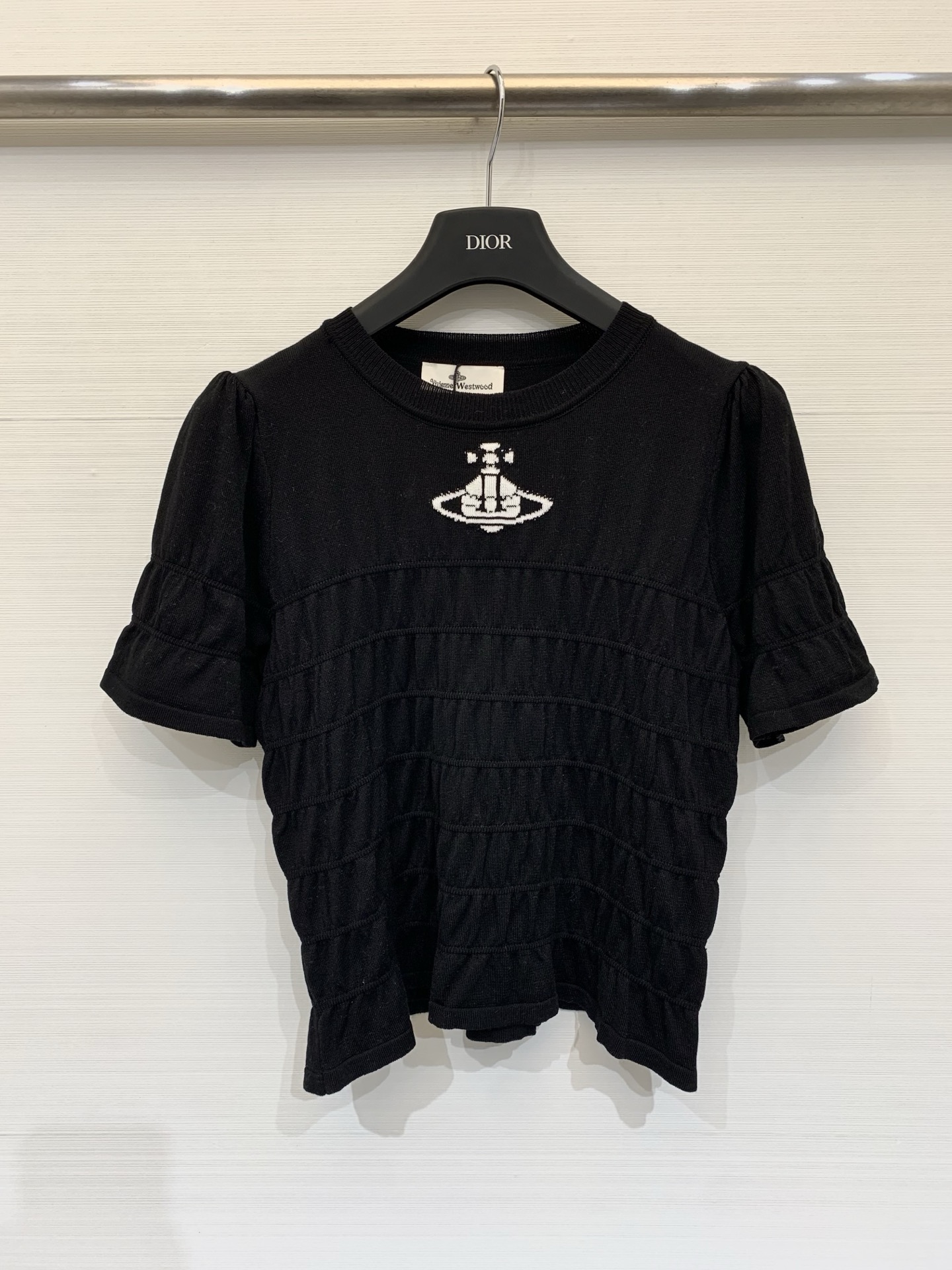 NO:799810,VivienneWestwood 26 spring and summer new style, waist lace short-sleeved style, logo pattern decoration, upper body with high-end atmosphere, two-color SML P,, T-shirt,19860909VivienneWestwood 西太后 26春夏新款 收腰花边短袖款 logo图案修饰点缀 上身高级氛围感 两色SML P,,T-shirt,,Women's clothing