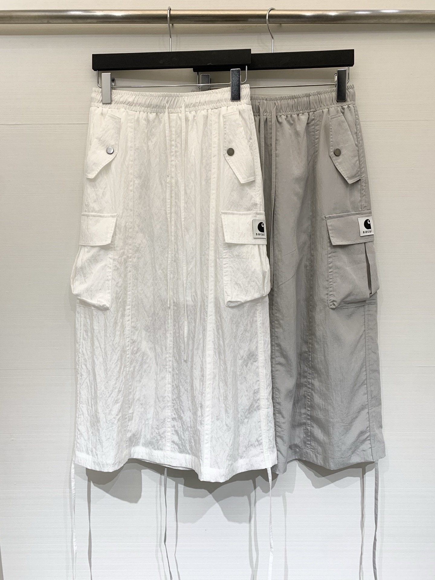 NO:801884,Sacai 26 spring and summer new style workwear drawstring skirt, distressed washed nylon fabric, large pockets + drawstring pleat design, high waist version, creating a Korean sweet and cool workwear style. Two-color SML,,skirts,19860909Sacai 26春夏新款 工装抽绳半裙,做旧水洗尼龙面料,大口袋+抽绳褶皱设计,高腰版型,打造韩系甜酷工装风 两色SML,,skirts,,Women's clothing