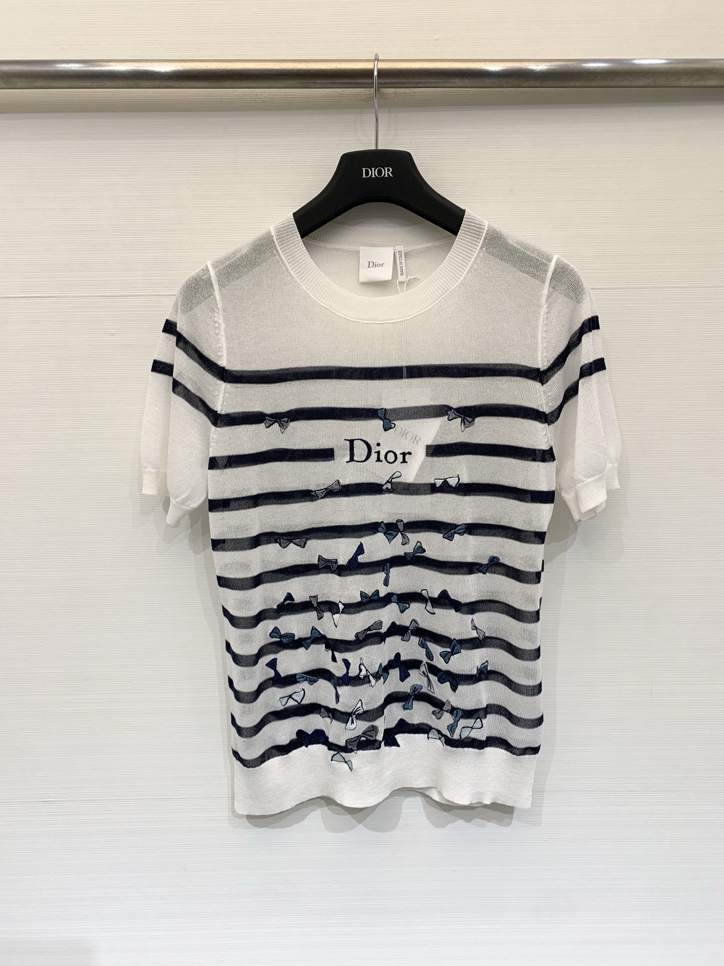 NO:822079,Dior 26 new summer style striped butterfly embroidered knitted short sleeves embroidered bow design Logo pattern decoration two-color SML, dior, T-shirt,19860909Dior 26夏季新款 条纹蝴蝶刺绣针织短袖 刺绣蝴蝶结设计 Logo图案修饰点缀 两色SML,,dior,T-shirt,,Women's clothing