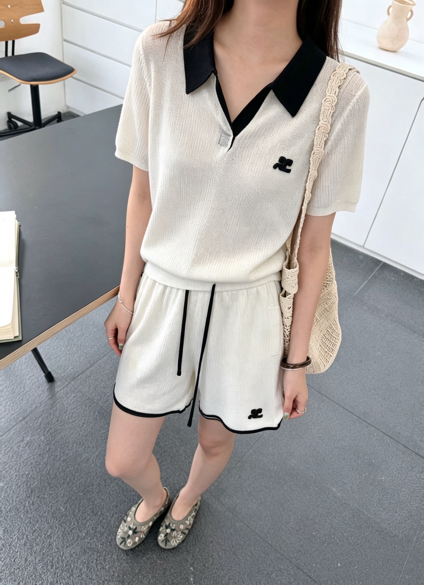 NO:824732,,,19860909,,,Women's clothing