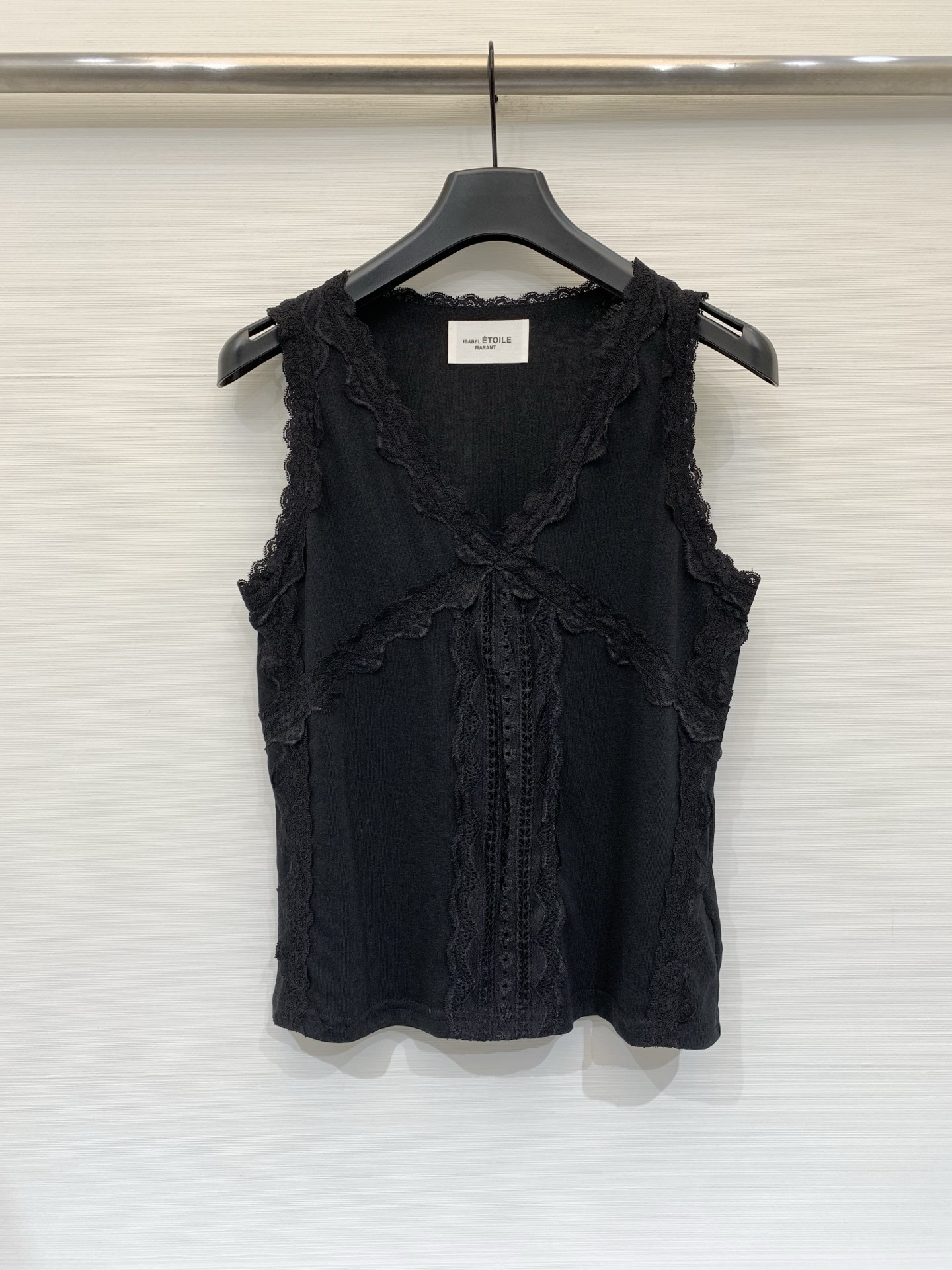 Isabel Marant Étoile 26夏季新款 蕾丝拼接吊带背心，直筒版型，长度适中，V领边缘、