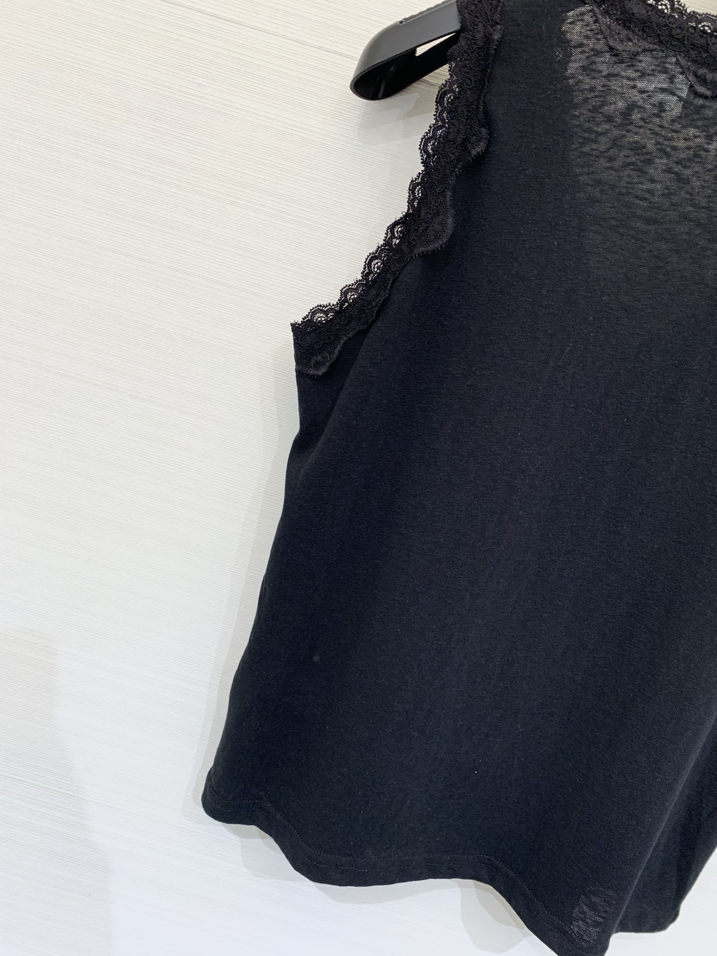 Isabel Marant Étoile 26夏季新款 蕾丝拼接吊带背心，直筒版型，长度适中，V领边缘、