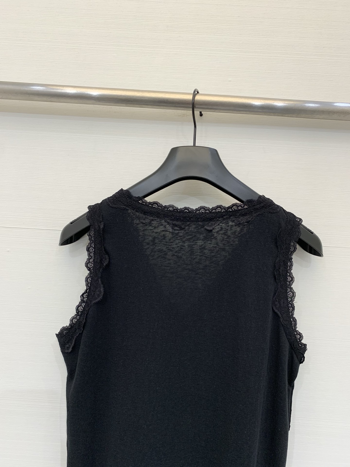 Isabel Marant Étoile 26夏季新款 蕾丝拼接吊带背心，直筒版型，长度适中，V领边缘、