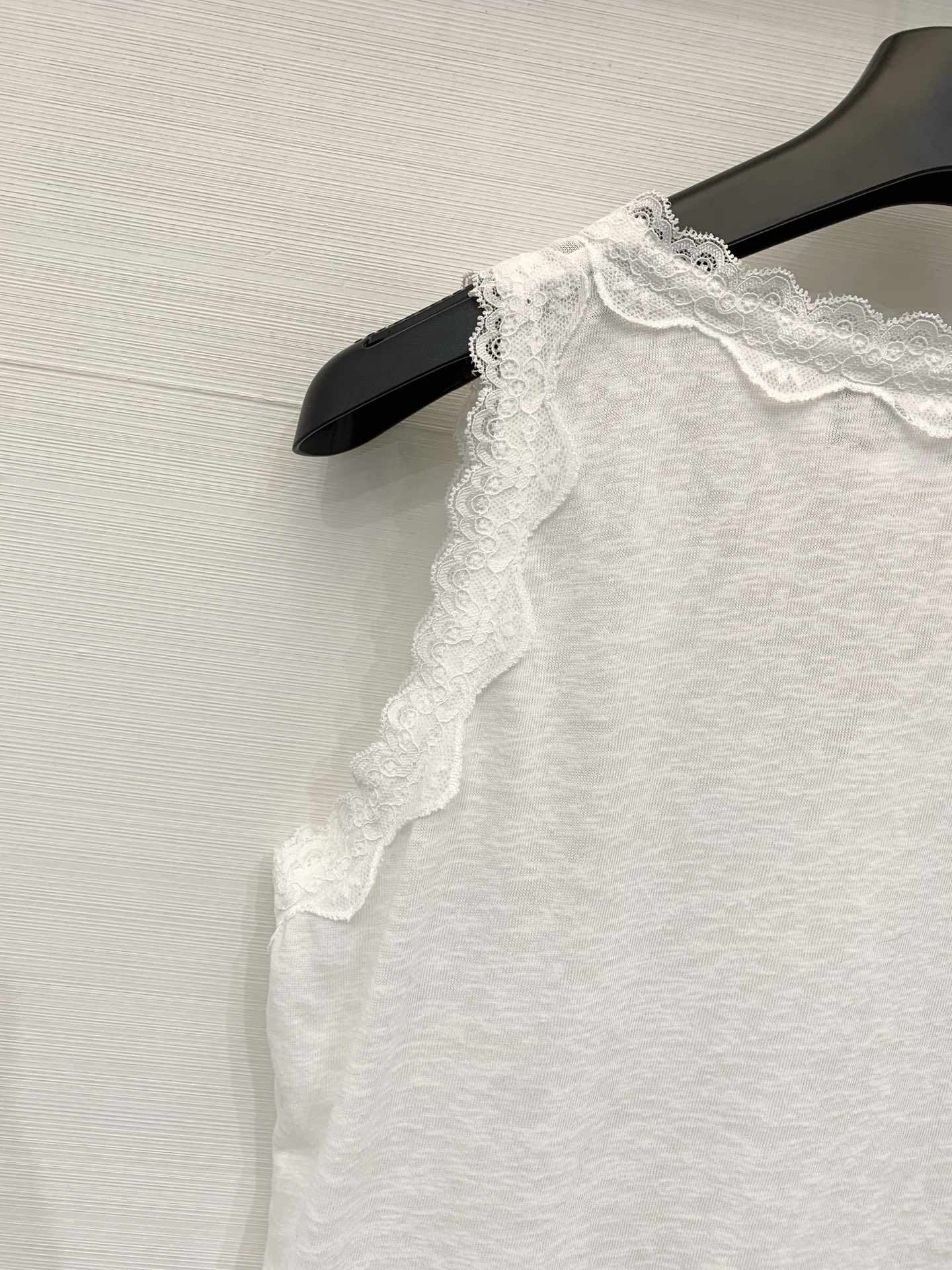 Isabel Marant Étoile 26夏季新款 蕾丝拼接吊带背心，直筒版型，长度适中，V领边缘、