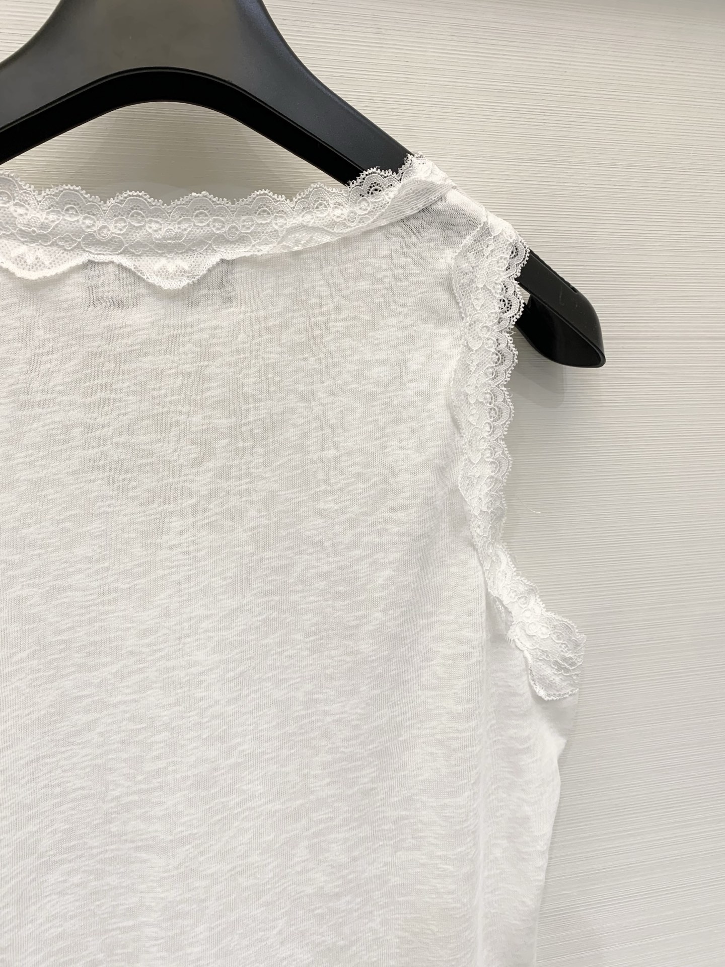 Isabel Marant Étoile 26夏季新款 蕾丝拼接吊带背心，直筒版型，长度适中，V领边缘、