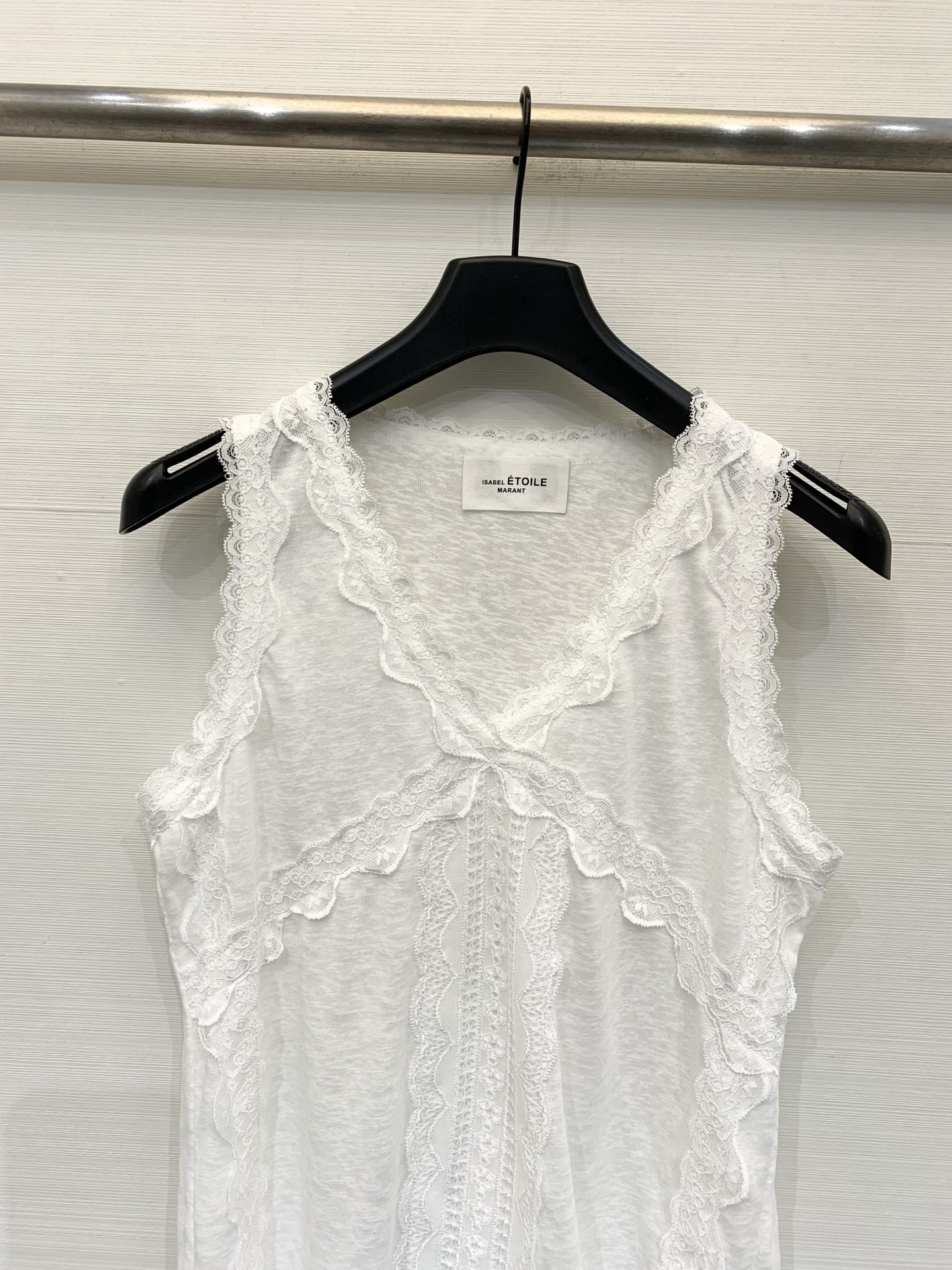 Isabel Marant Étoile 26夏季新款 蕾丝拼接吊带背心，直筒版型，长度适中，V领边缘、