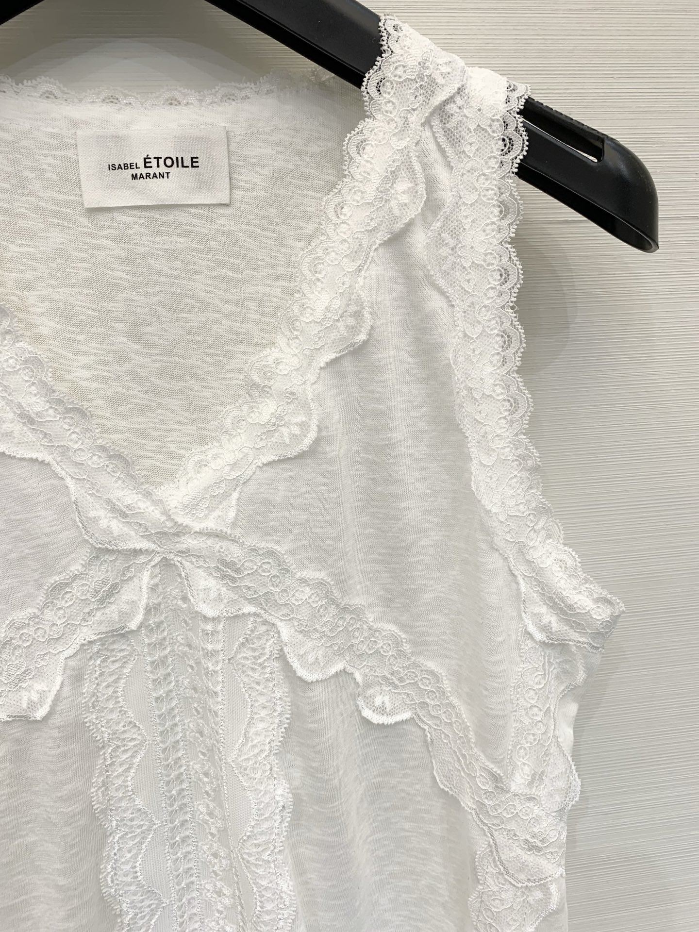 Isabel Marant Étoile 26夏季新款 蕾丝拼接吊带背心，直筒版型，长度适中，V领边缘、