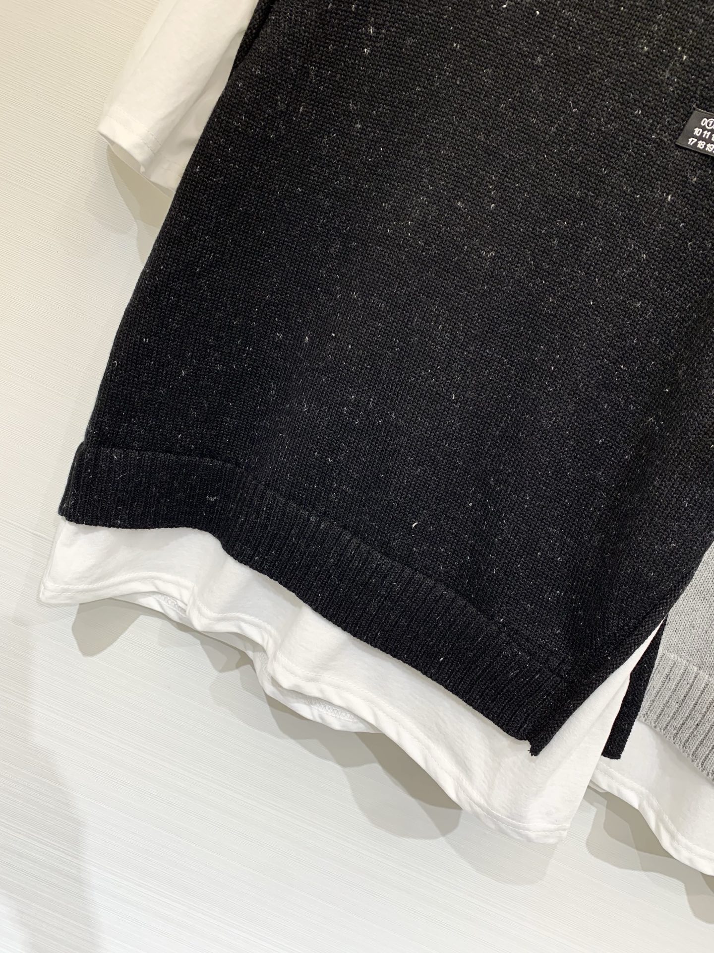 MM6 Maison Margiela 26春夏新款 假两件圆领短袖T恤，假两件叠穿设计，定制雪花杂点羊