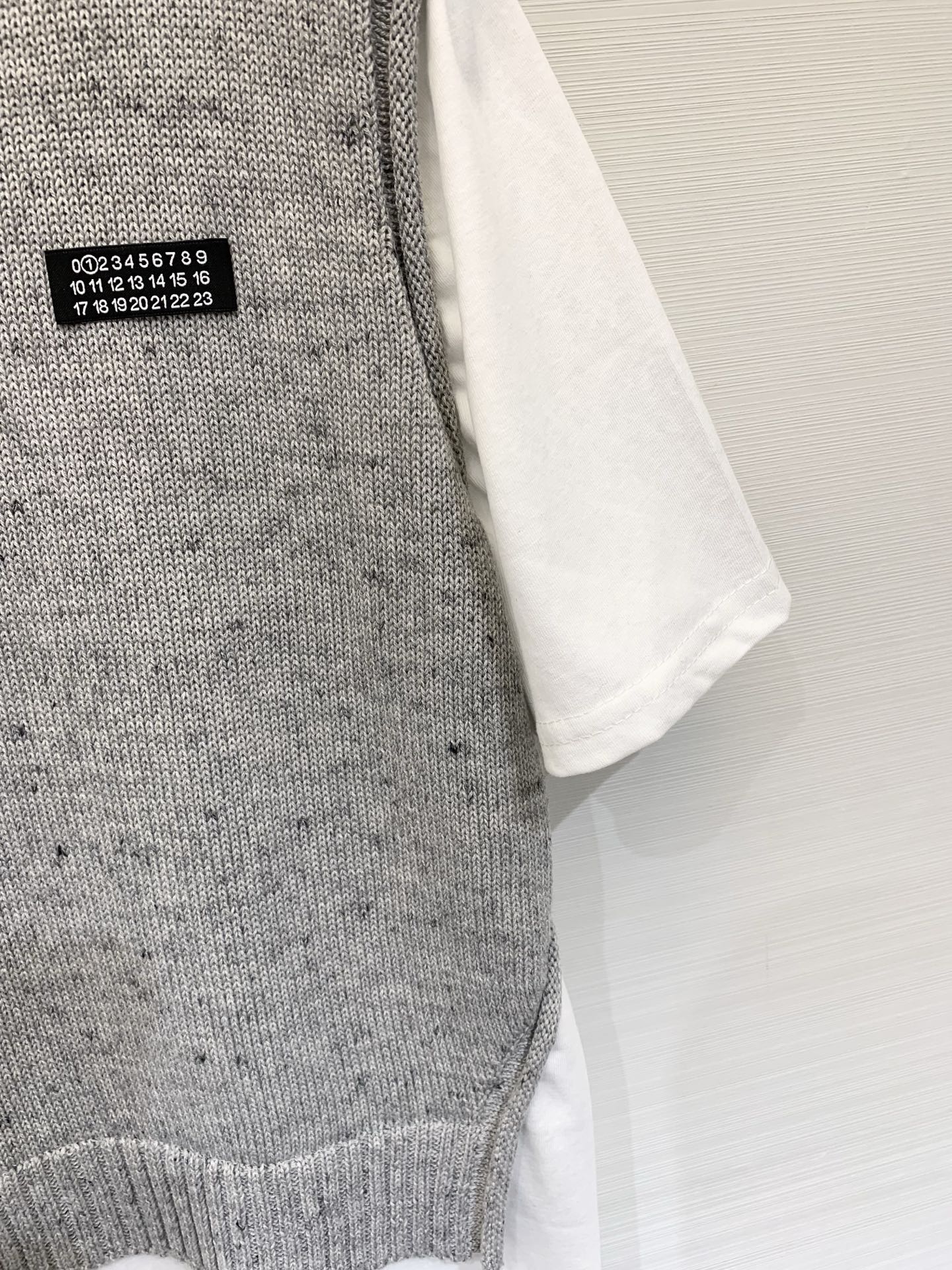 MM6 Maison Margiela 26春夏新款 假两件圆领短袖T恤，假两件叠穿设计，定制雪花杂点羊