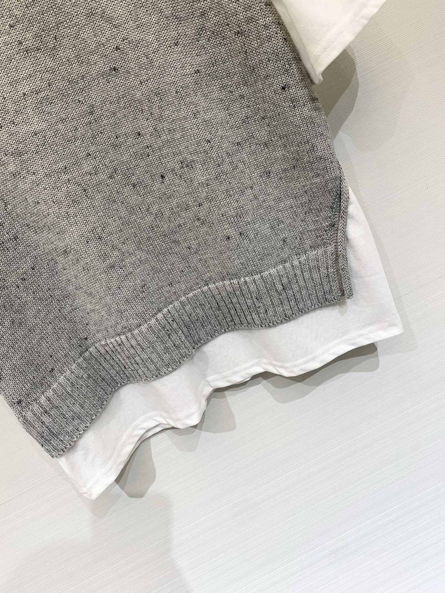 MM6 Maison Margiela 26春夏新款 假两件圆领短袖T恤，假两件叠穿设计，定制雪花杂点羊