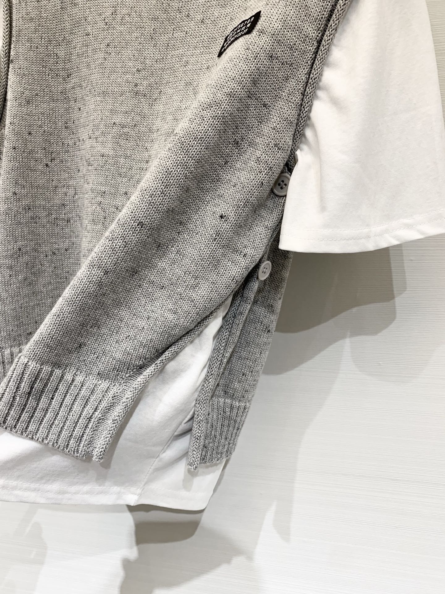 MM6 Maison Margiela 26春夏新款 假两件圆领短袖T恤，假两件叠穿设计，定制雪花杂点羊