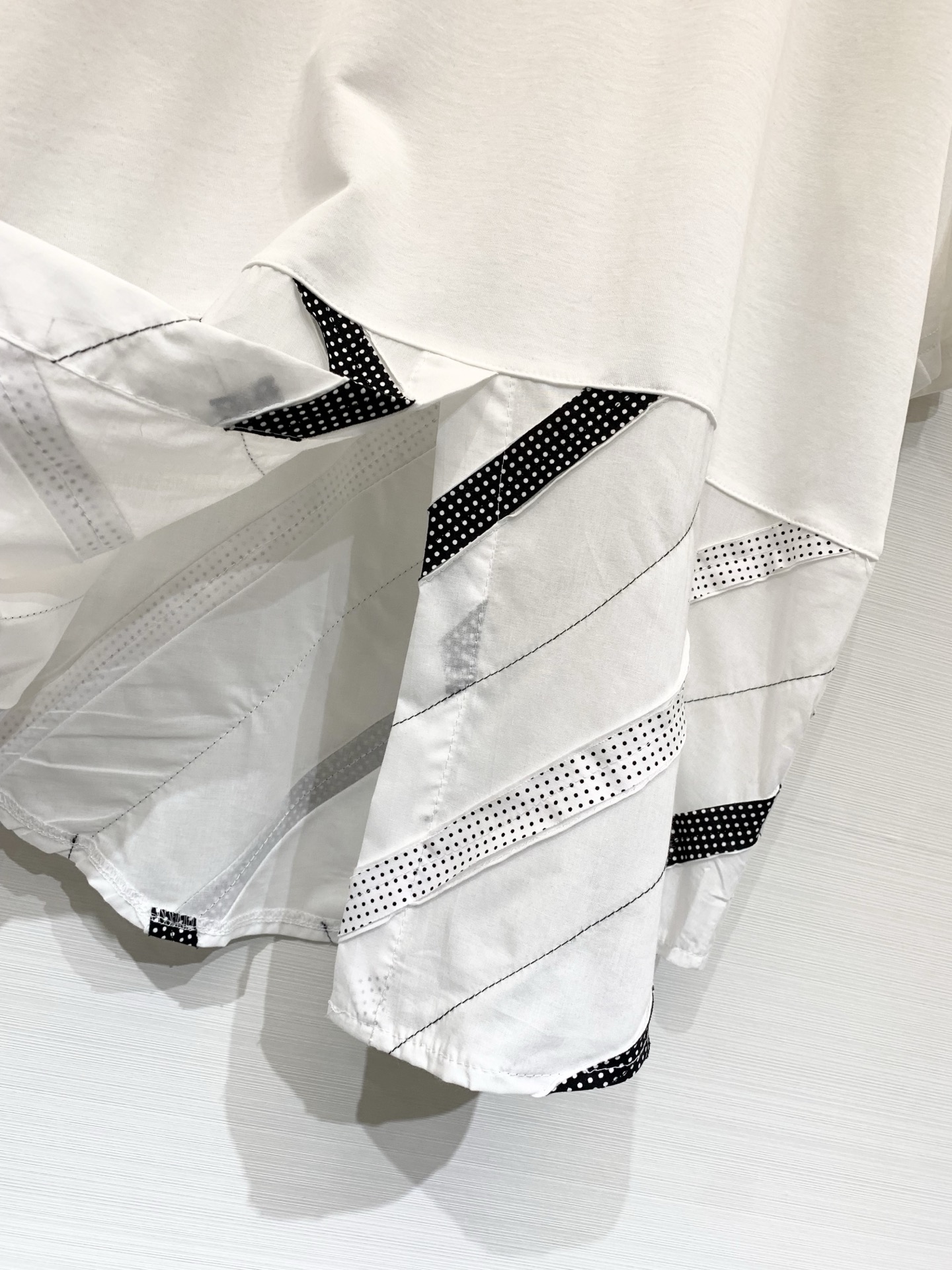 Sacai 26春夏新款 波点拼接假两件短袖T恤，oversized廓形，假两件设计，层次感十足，日系解