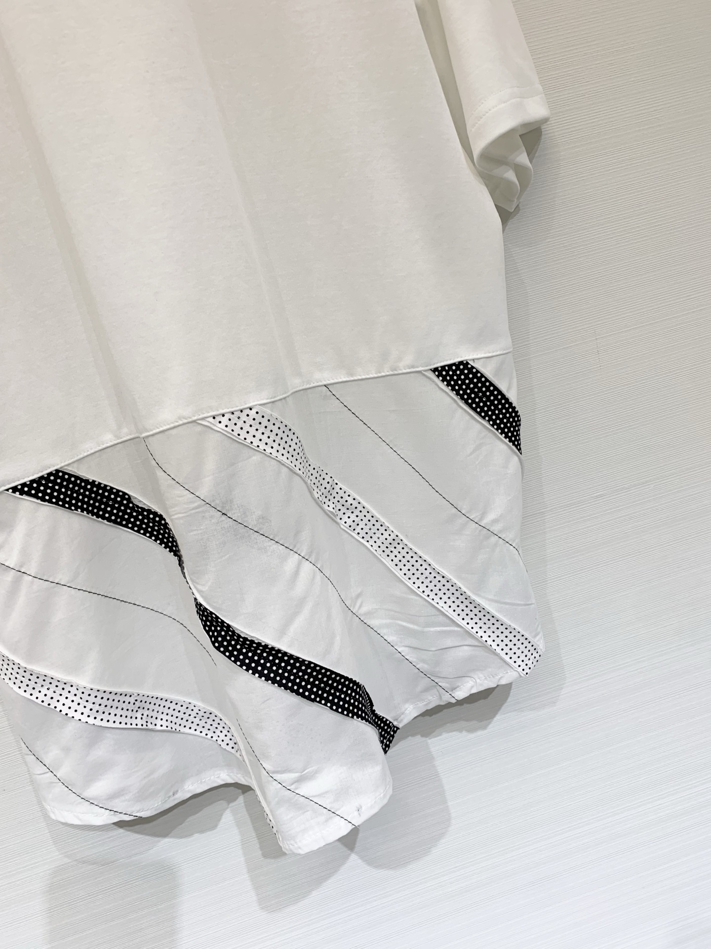 Sacai 26春夏新款 波点拼接假两件短袖T恤，oversized廓形，假两件设计，层次感十足，日系解