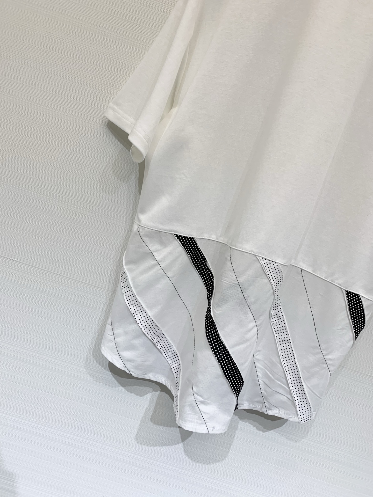 Sacai 26春夏新款 波点拼接假两件短袖T恤，oversized廓形，假两件设计，层次感十足，日系解