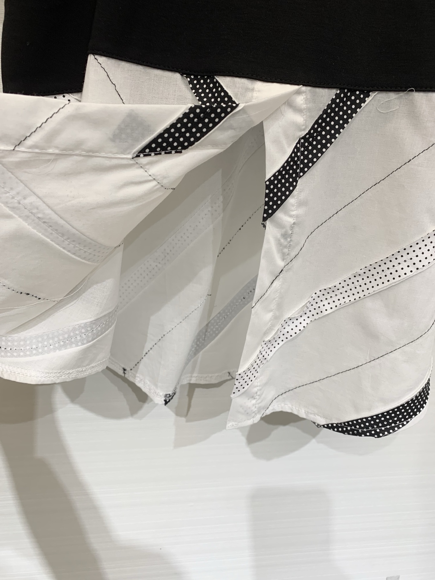 Sacai 26春夏新款 波点拼接假两件短袖T恤，oversized廓形，假两件设计，层次感十足，日系解