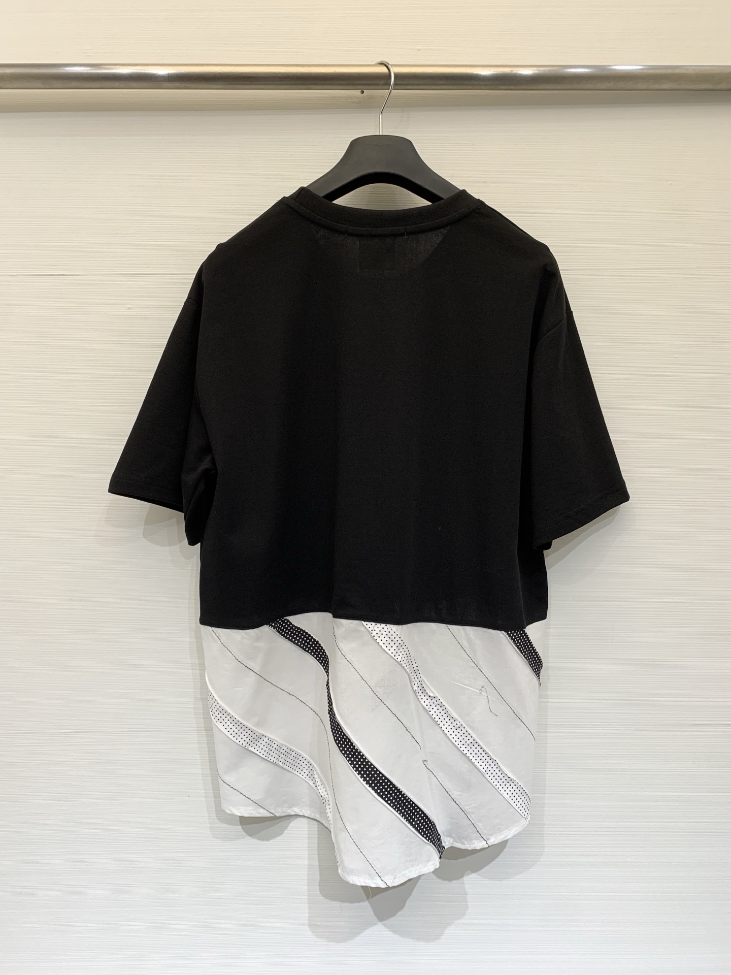 Sacai 26春夏新款 波点拼接假两件短袖T恤，oversized廓形，假两件设计，层次感十足，日系解