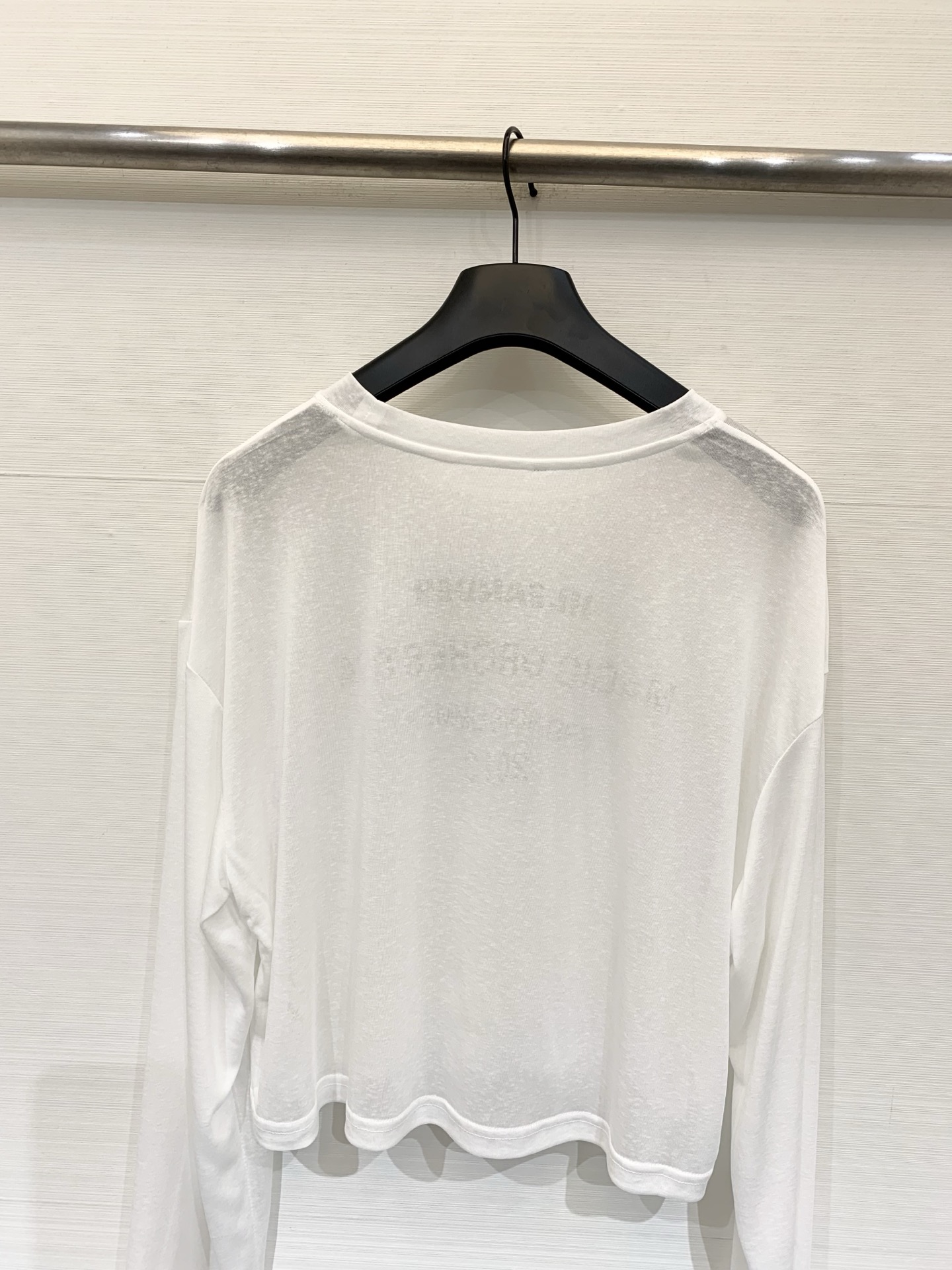 JILSANDER 26夏季新款 短款防晒长袖T恤，微透版型，自带慵懒松弛感，胸前做旧印花，单穿清爽、叠
