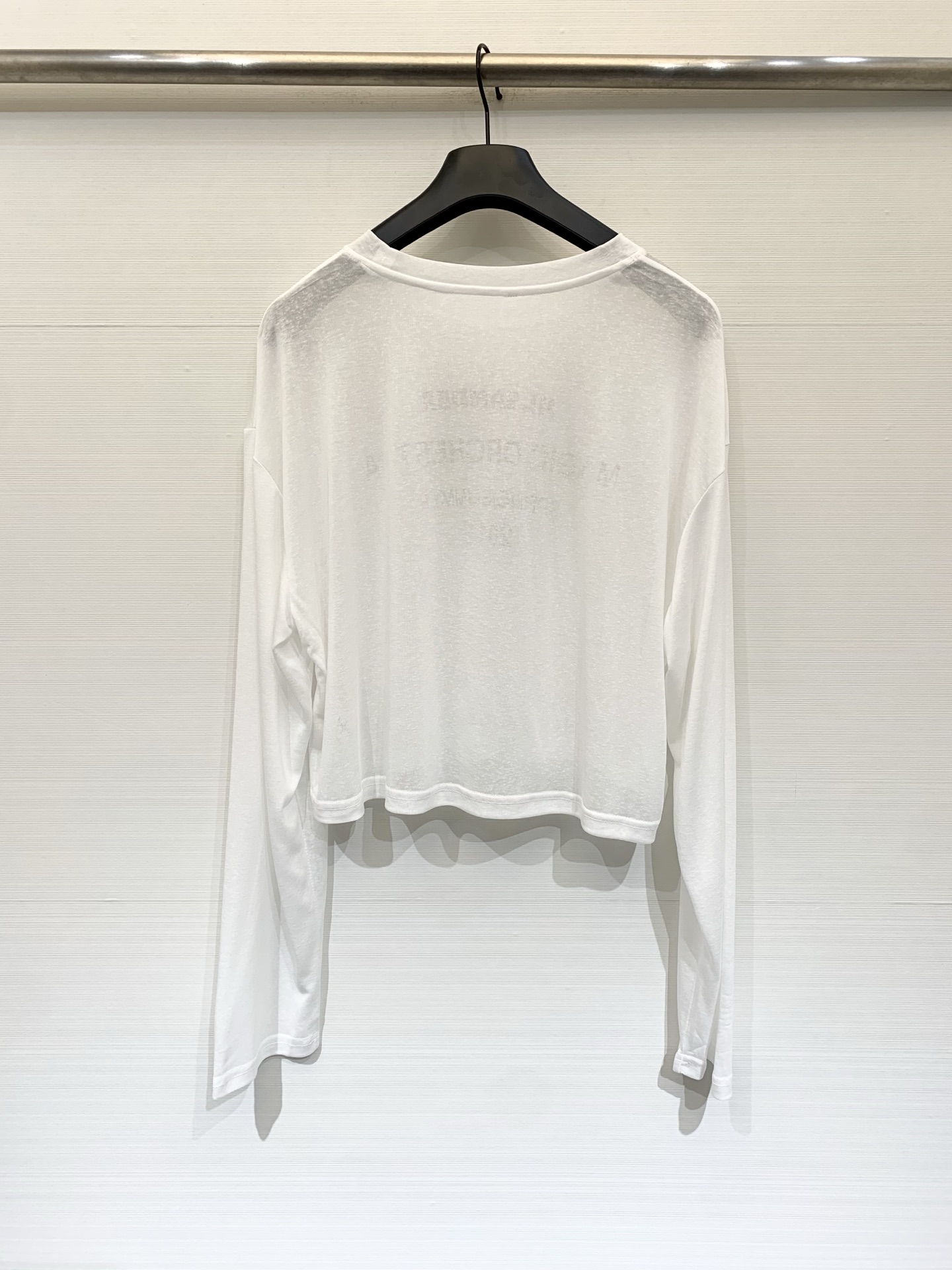 JILSANDER 26夏季新款 短款防晒长袖T恤，微透版型，自带慵懒松弛感，胸前做旧印花，单穿清爽、叠