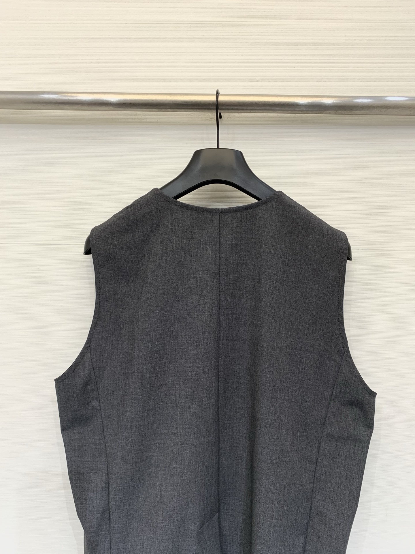 MM6 Maison Margiela 26夏季新款 西装V领马甲，微宽松版型，V领单排扣设计，右侧有数