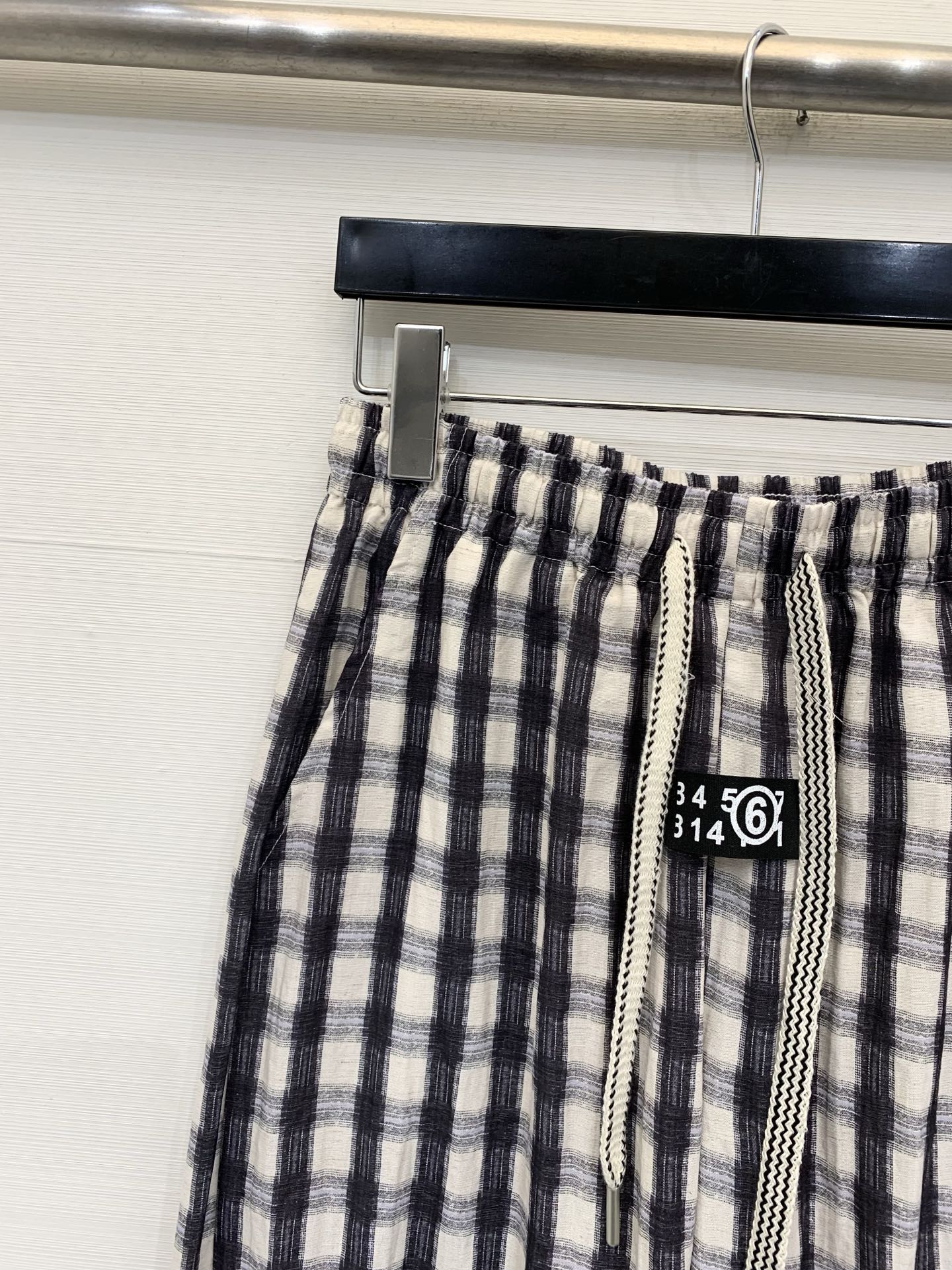 MM6 Maison Margiela 26夏季新款 黑白格纹阔腿裤，黑白格纹肌理面料，松紧腰+抽绳设计