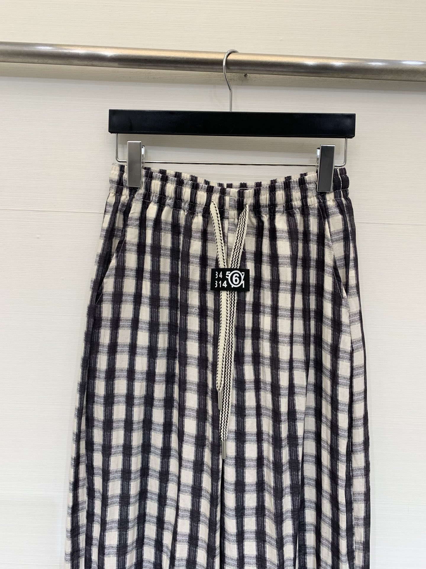 MM6 Maison Margiela 26夏季新款 黑白格纹阔腿裤，黑白格纹肌理面料，松紧腰+抽绳设计
