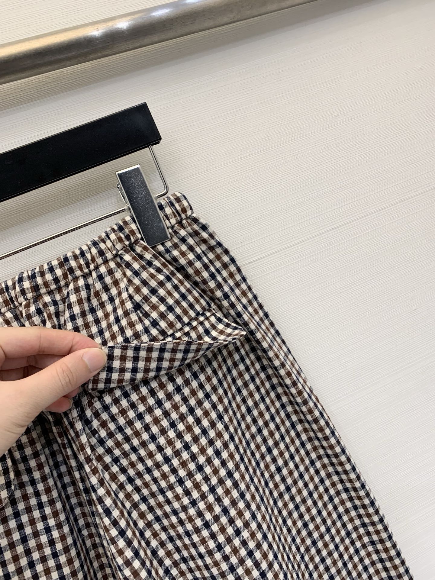 MARNI 26夏季新款 棕白蓝格纹阔腿裤，松紧腰+抽绳设计，裤侧带有MARNI的布标，辨识度很高；宽松