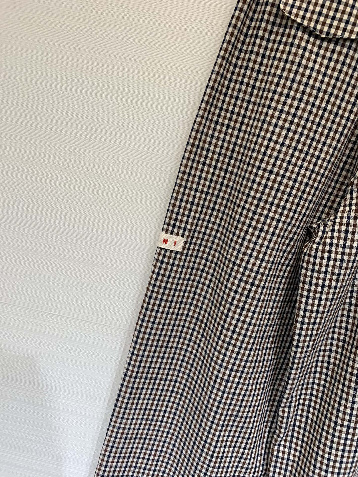 MARNI 26夏季新款 棕白蓝格纹阔腿裤，松紧腰+抽绳设计，裤侧带有MARNI的布标，辨识度很高；宽松