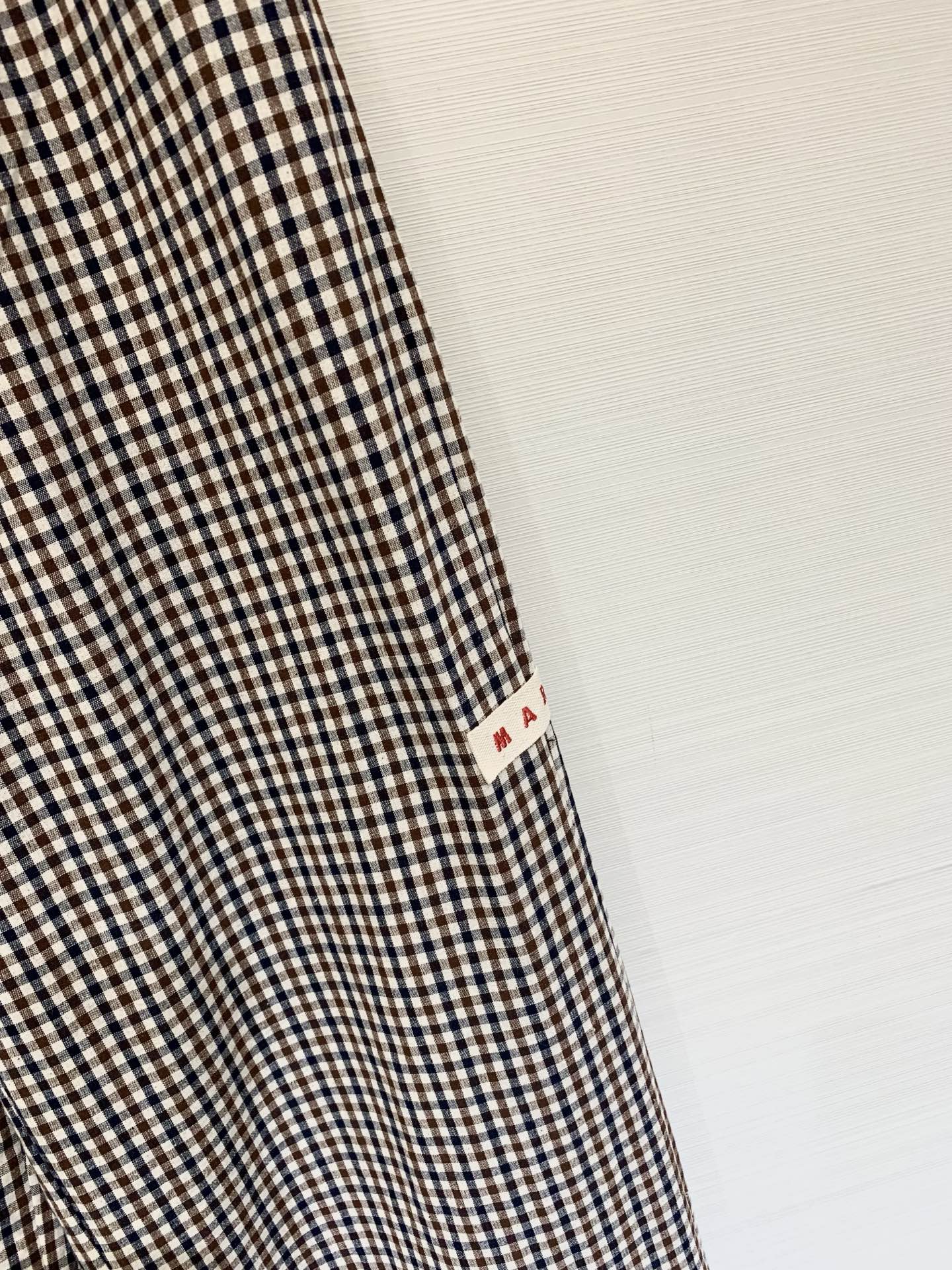 MARNI 26夏季新款 棕白蓝格纹阔腿裤，松紧腰+抽绳设计，裤侧带有MARNI的布标，辨识度很高；宽松