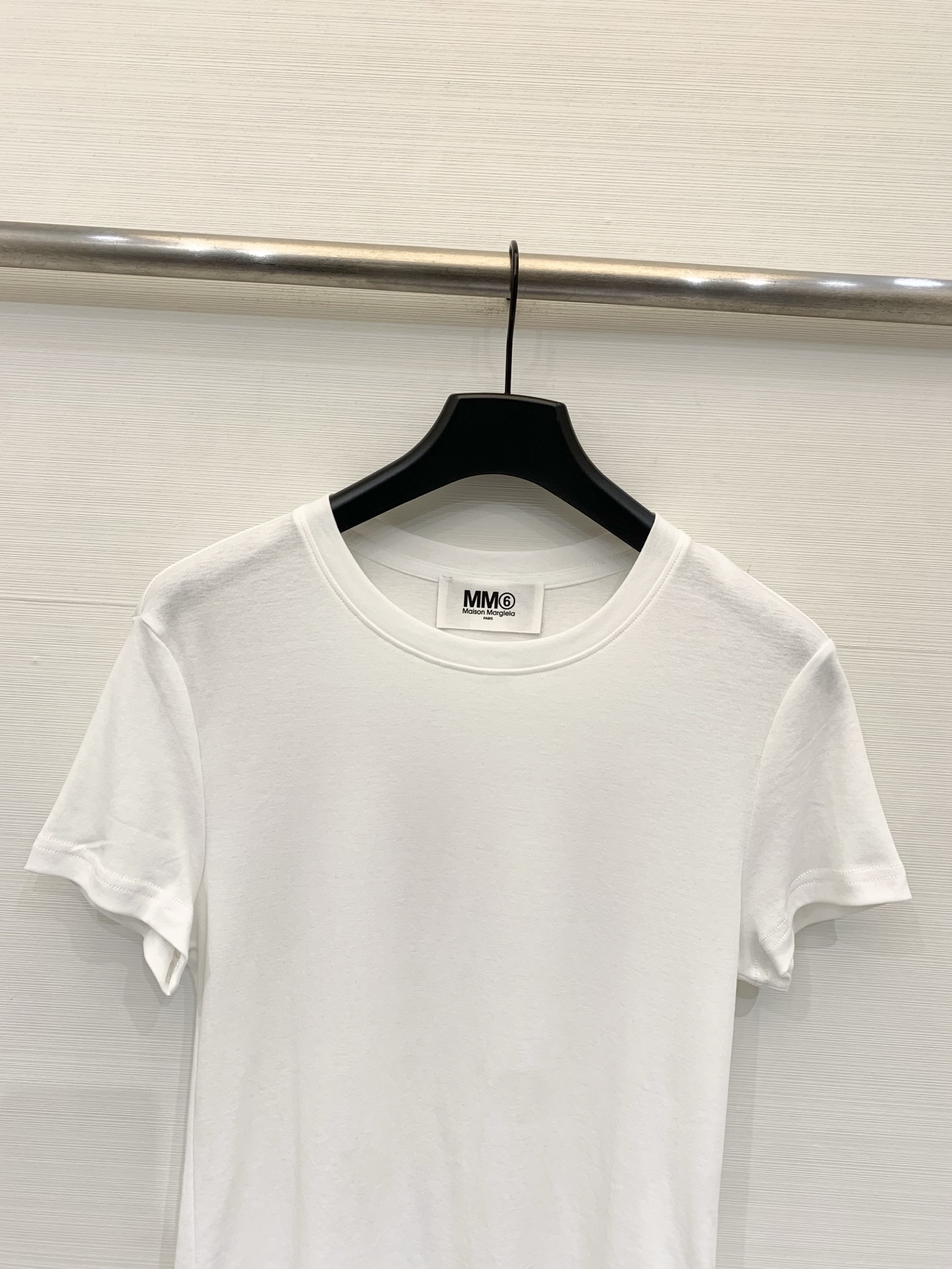 MM6 Maison Margiela 26夏季新款 基础款短袖T恤，背部正中央的方形布标+四缝线“四角