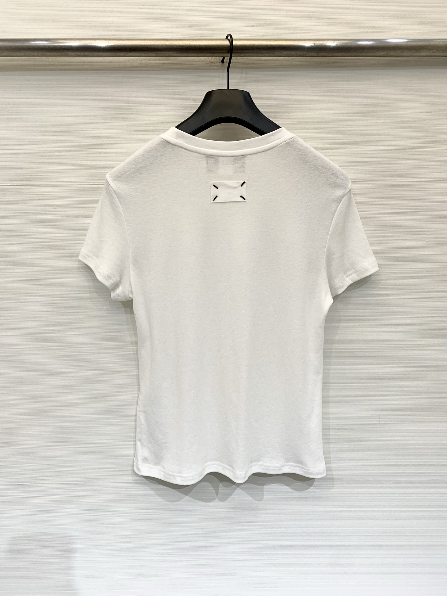 MM6 Maison Margiela 26夏季新款 基础款短袖T恤，背部正中央的方形布标+四缝线“四角