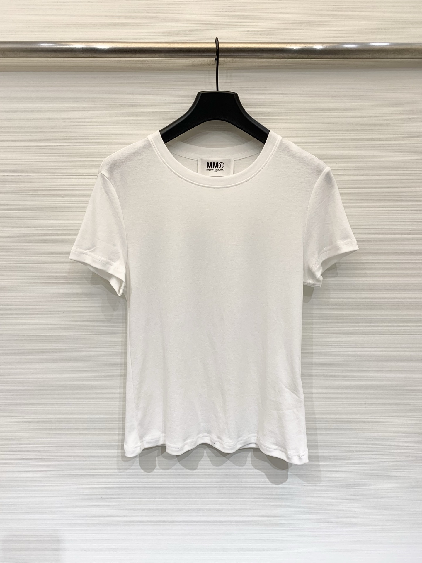MM6 Maison Margiela 26夏季新款 基础款短袖T恤，背部正中央的方形布标+四缝线“四角