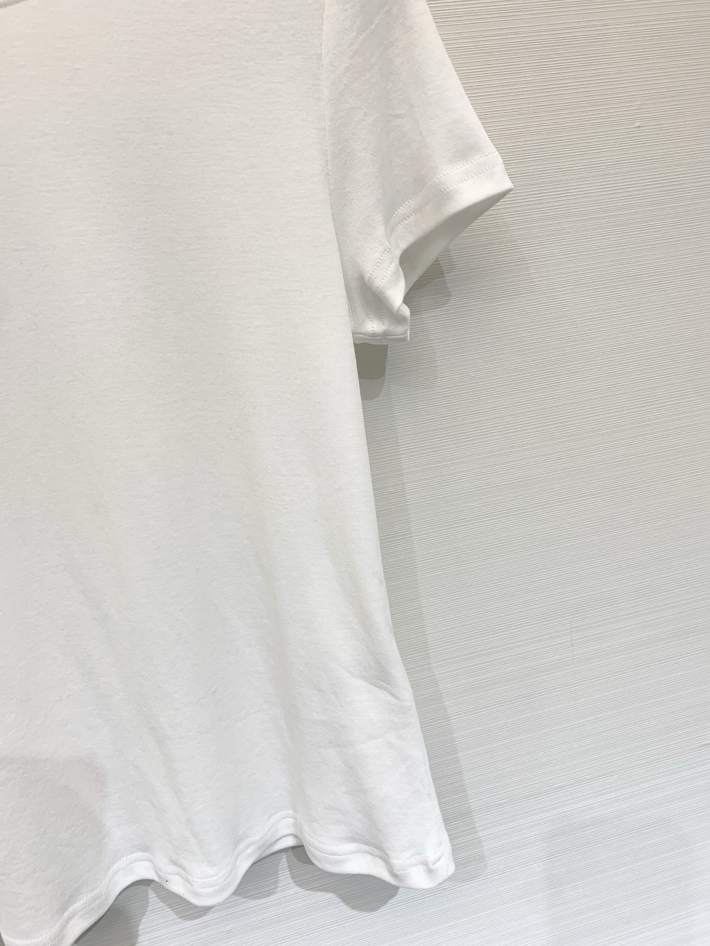 MM6 Maison Margiela 26夏季新款 基础款短袖T恤，背部正中央的方形布标+四缝线“四角