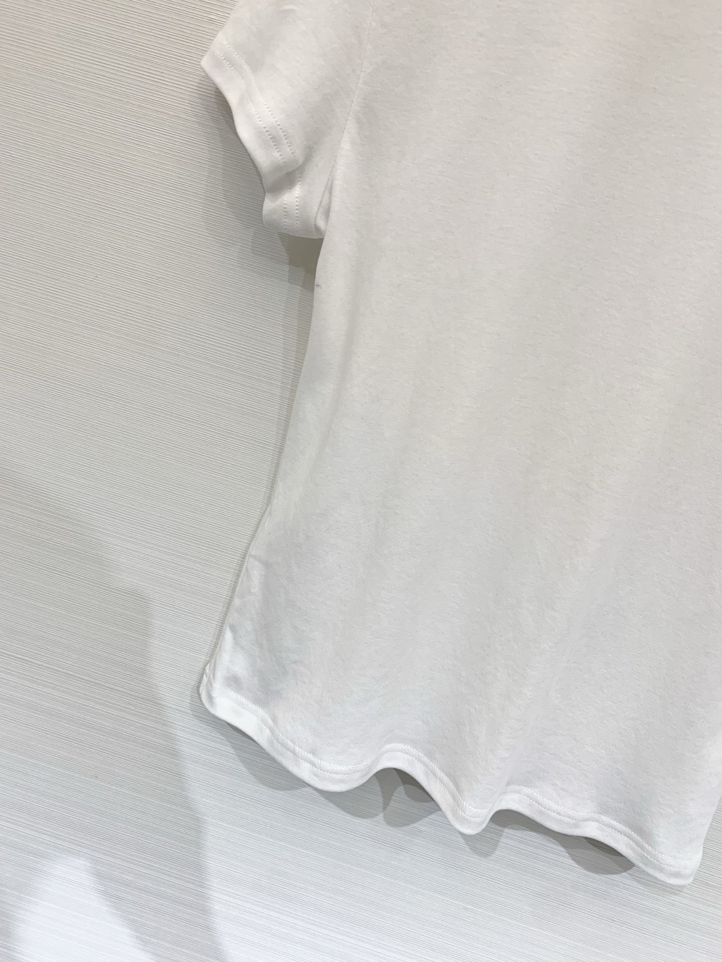 MM6 Maison Margiela 26夏季新款 基础款短袖T恤，背部正中央的方形布标+四缝线“四角
