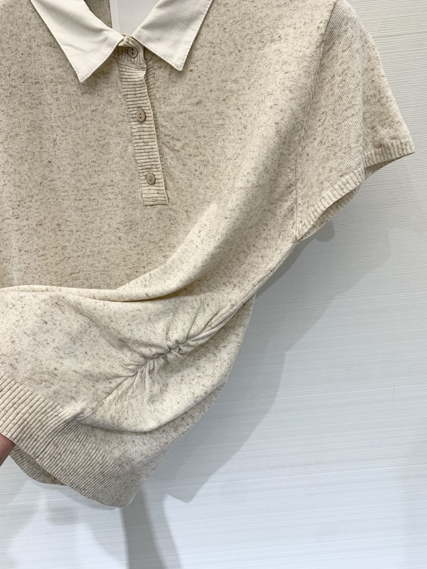R13 26夏季新款 撞色拼接领收腰针织短袖，学院风+轻熟通勤，微修身剪裁，侧边有抽褶设计，能自然收腰、
