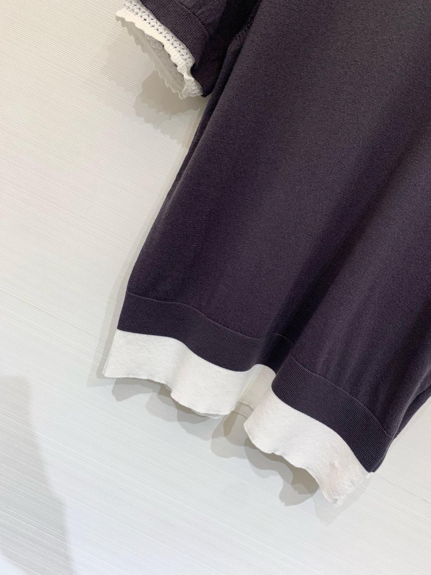 MIUMI* 26夏季新款 假两件圆领短袖款 logo图案修饰点缀 上身高级氛围感十足 三色SML