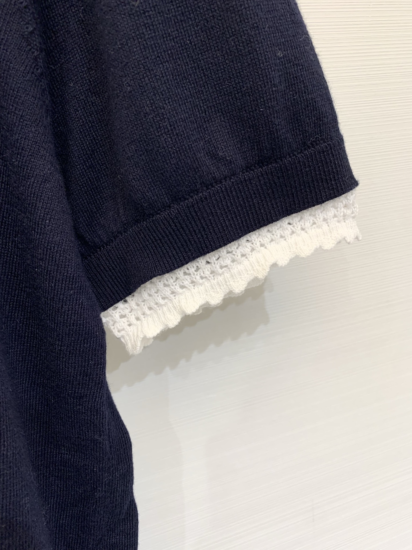 MIUMI* 26夏季新款 假两件圆领短袖款 logo图案修饰点缀 上身高级氛围感十足 三色SML