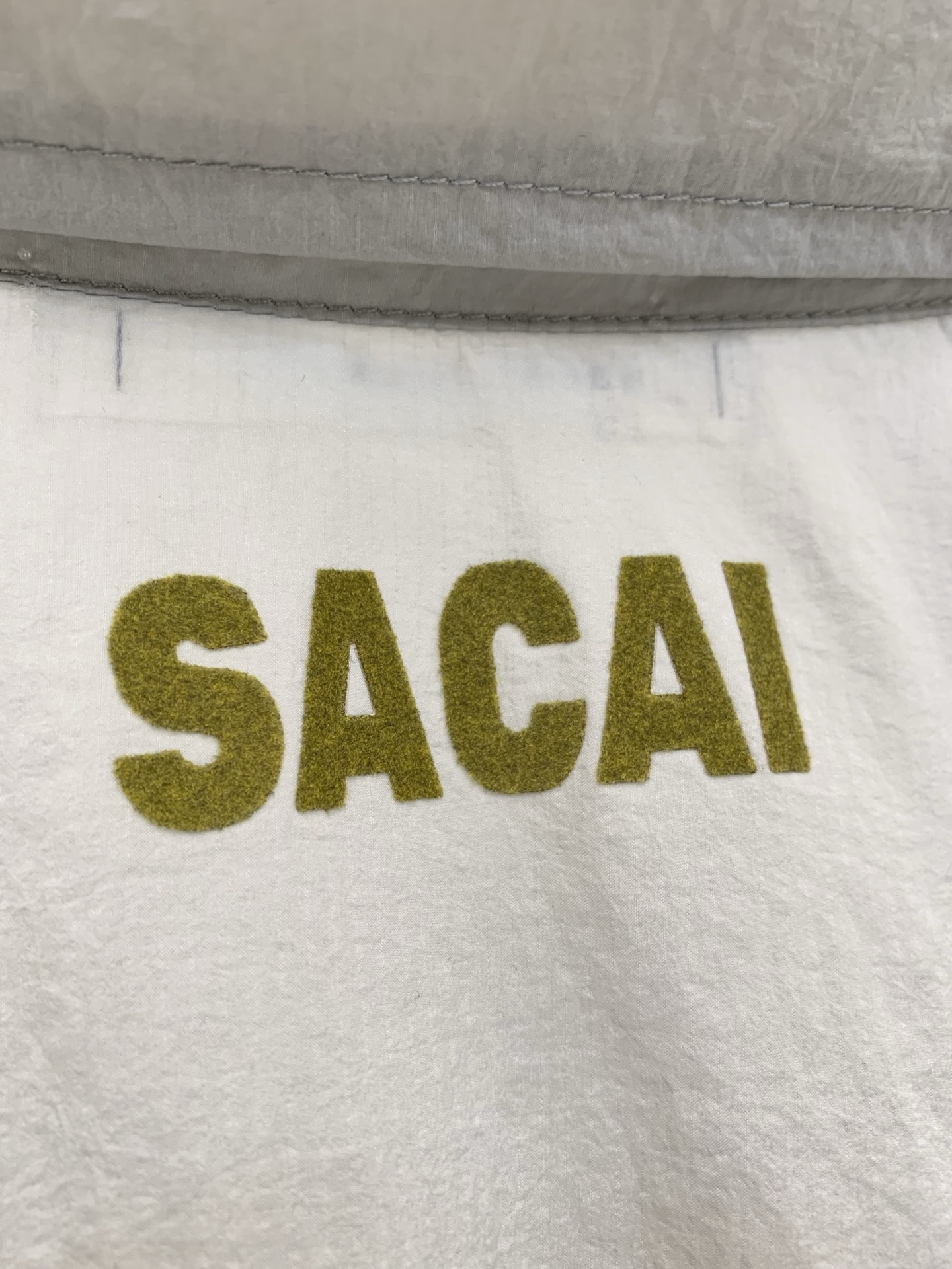 Sacai 26夏季新款 解构风尼龙防晒外套，撞色拼接，翻领+前中拉链设计，袖子、腰侧同样保留了标志性的
