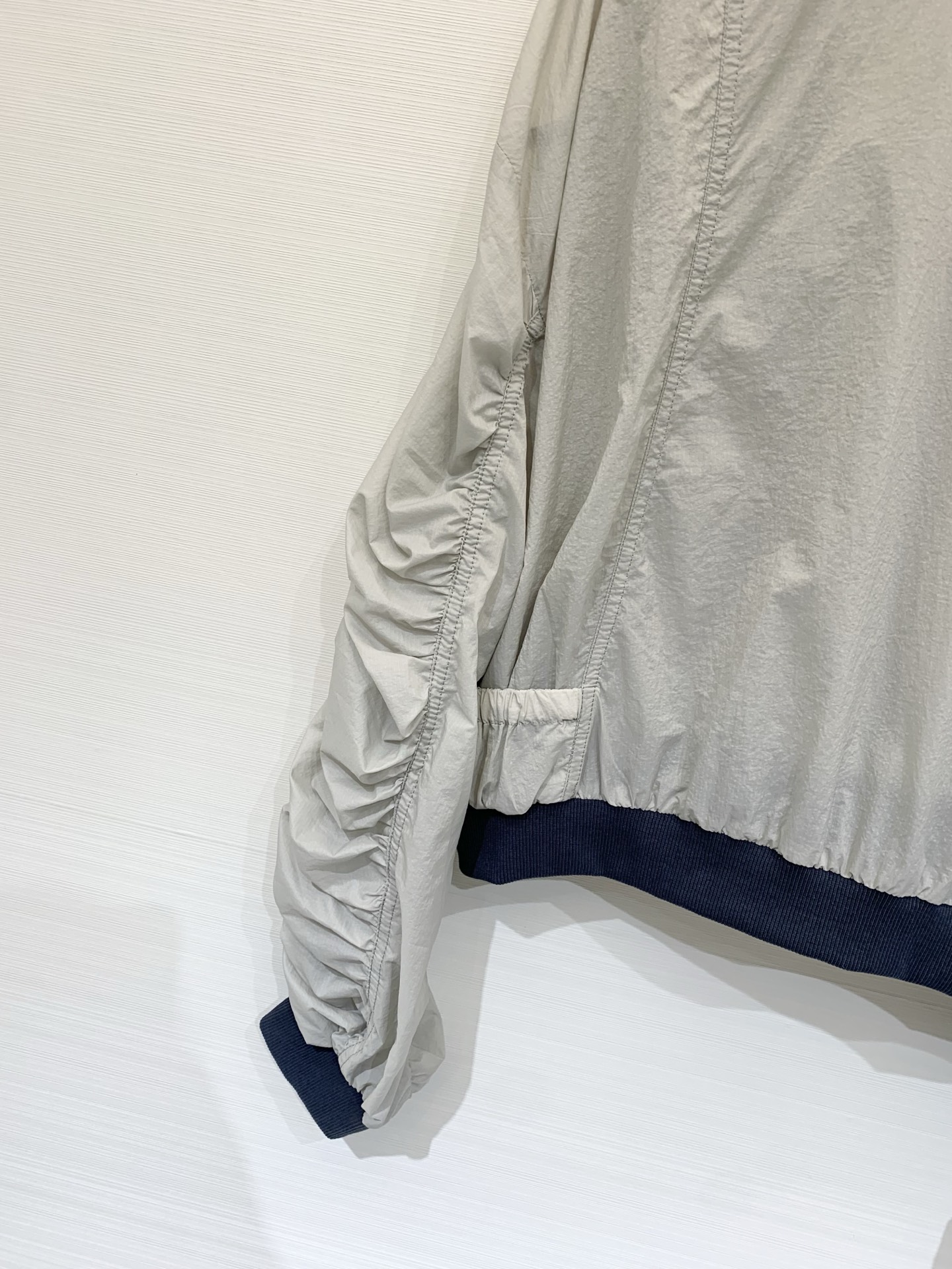 Sacai 26夏季新款 解构风尼龙防晒外套，撞色拼接，翻领+前中拉链设计，袖子、腰侧同样保留了标志性的