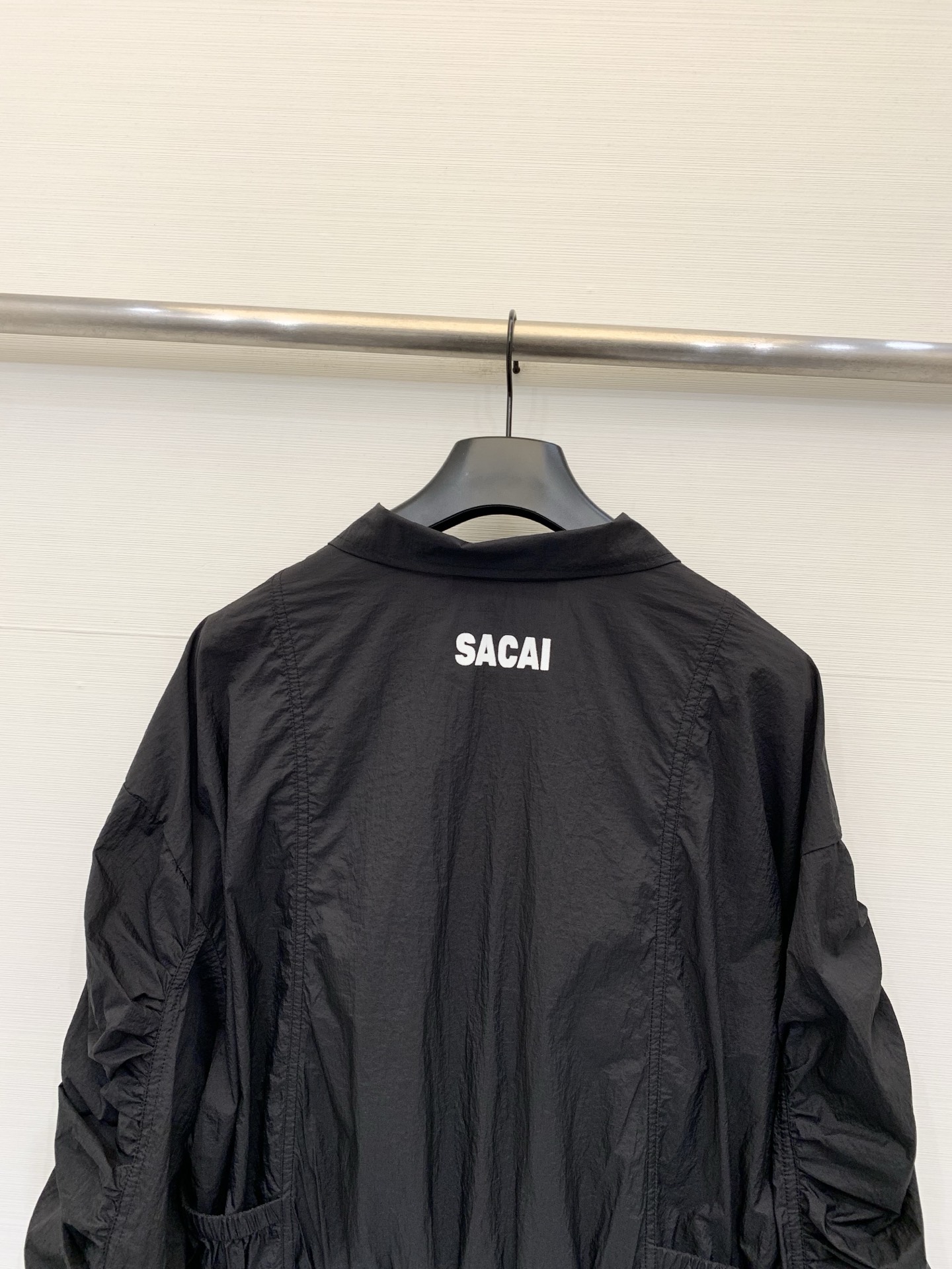 Sacai 26夏季新款 解构风尼龙防晒外套，撞色拼接，翻领+前中拉链设计，袖子、腰侧同样保留了标志性的