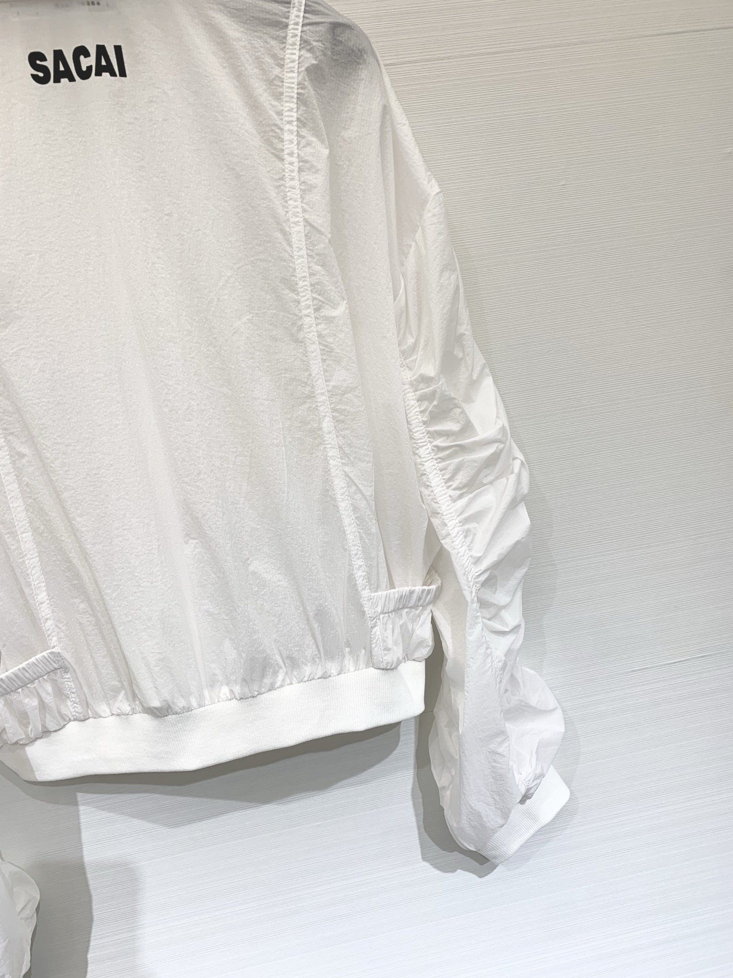 Sacai 26夏季新款 解构风尼龙防晒外套，撞色拼接，翻领+前中拉链设计，袖子、腰侧同样保留了标志性的