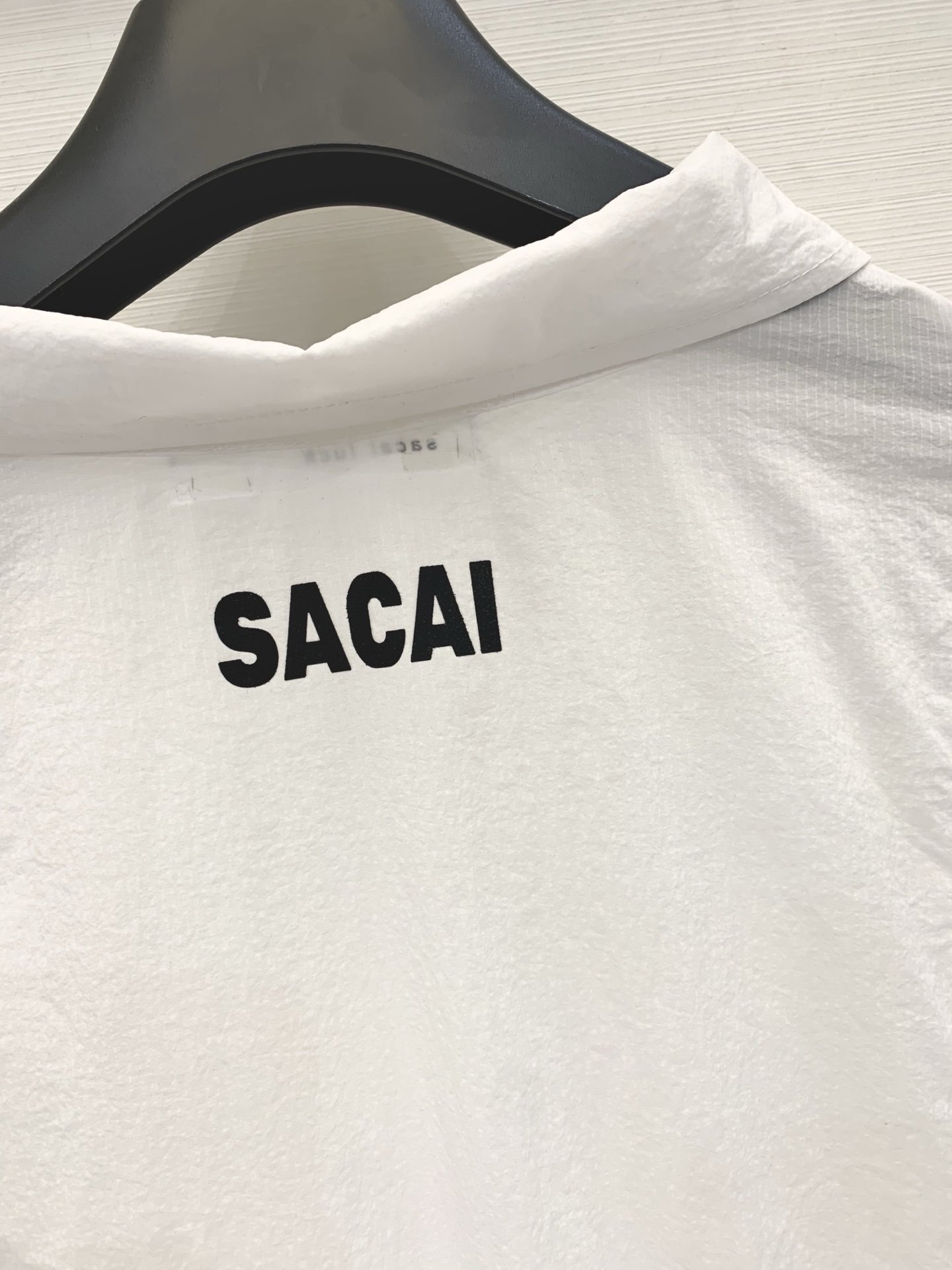 Sacai 26夏季新款 解构风尼龙防晒外套，撞色拼接，翻领+前中拉链设计，袖子、腰侧同样保留了标志性的