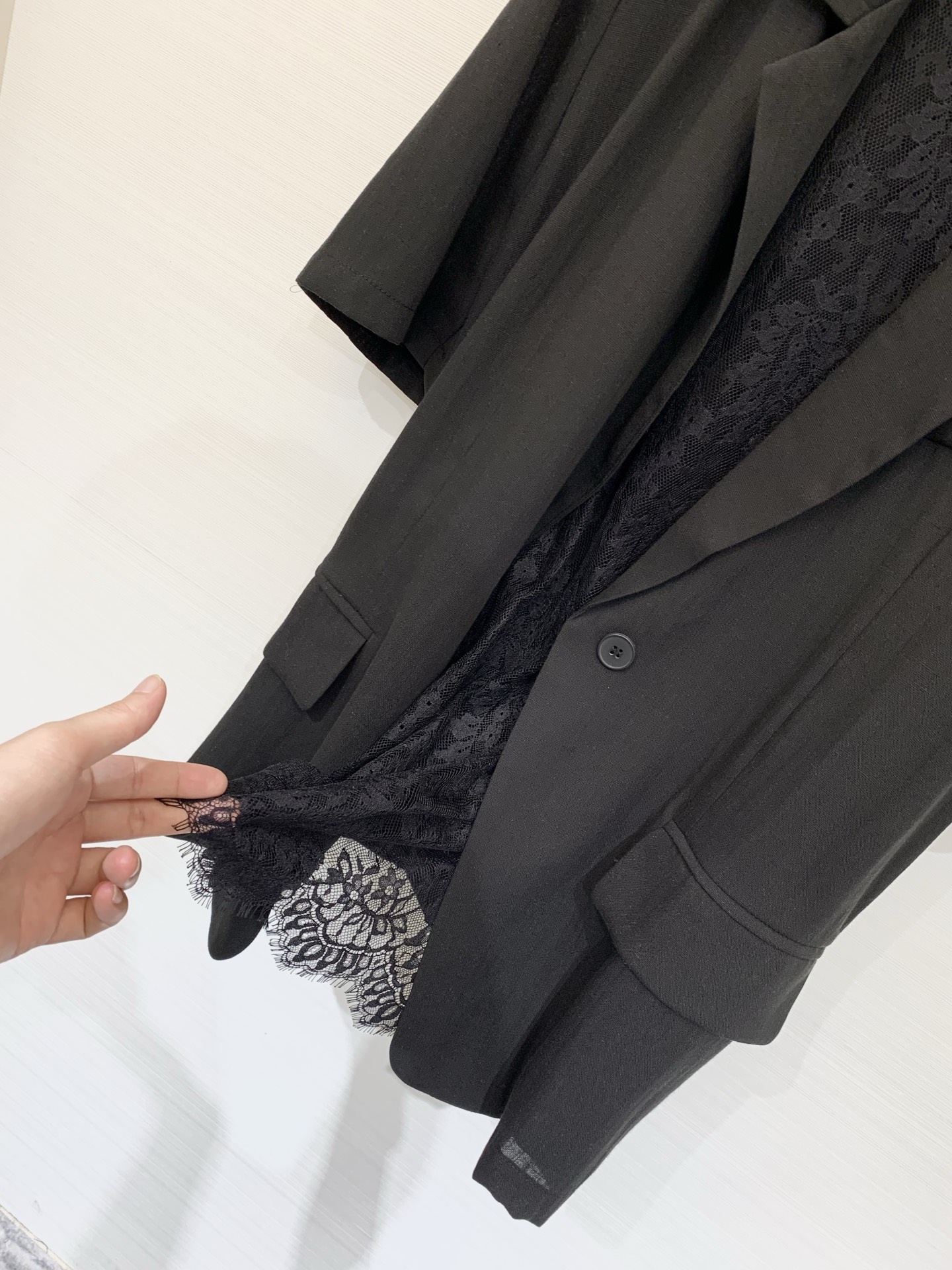 Chloé 26夏季新款 蕾丝拼接短袖西服外套，左胸Logo织唛标+领标，外层垂坠抗皱西装料，单排扣+双