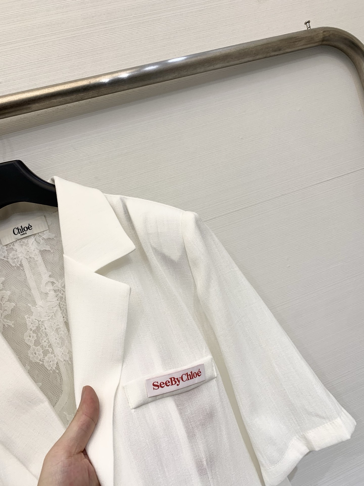 Chloé 26夏季新款 蕾丝拼接短袖西服外套，左胸Logo织唛标+领标，外层垂坠抗皱西装料，单排扣+双