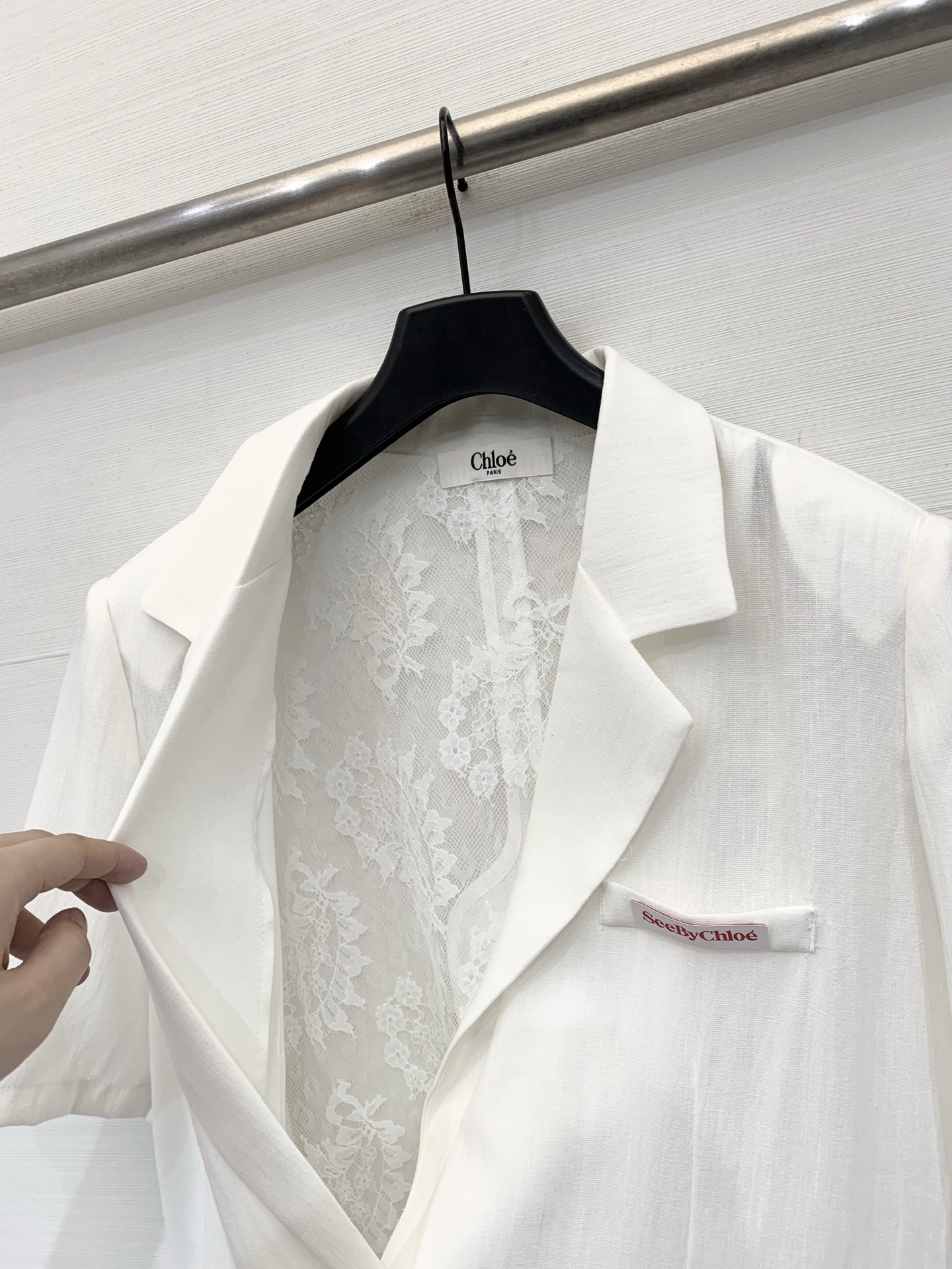 Chloé 26夏季新款 蕾丝拼接短袖西服外套，左胸Logo织唛标+领标，外层垂坠抗皱西装料，单排扣+双